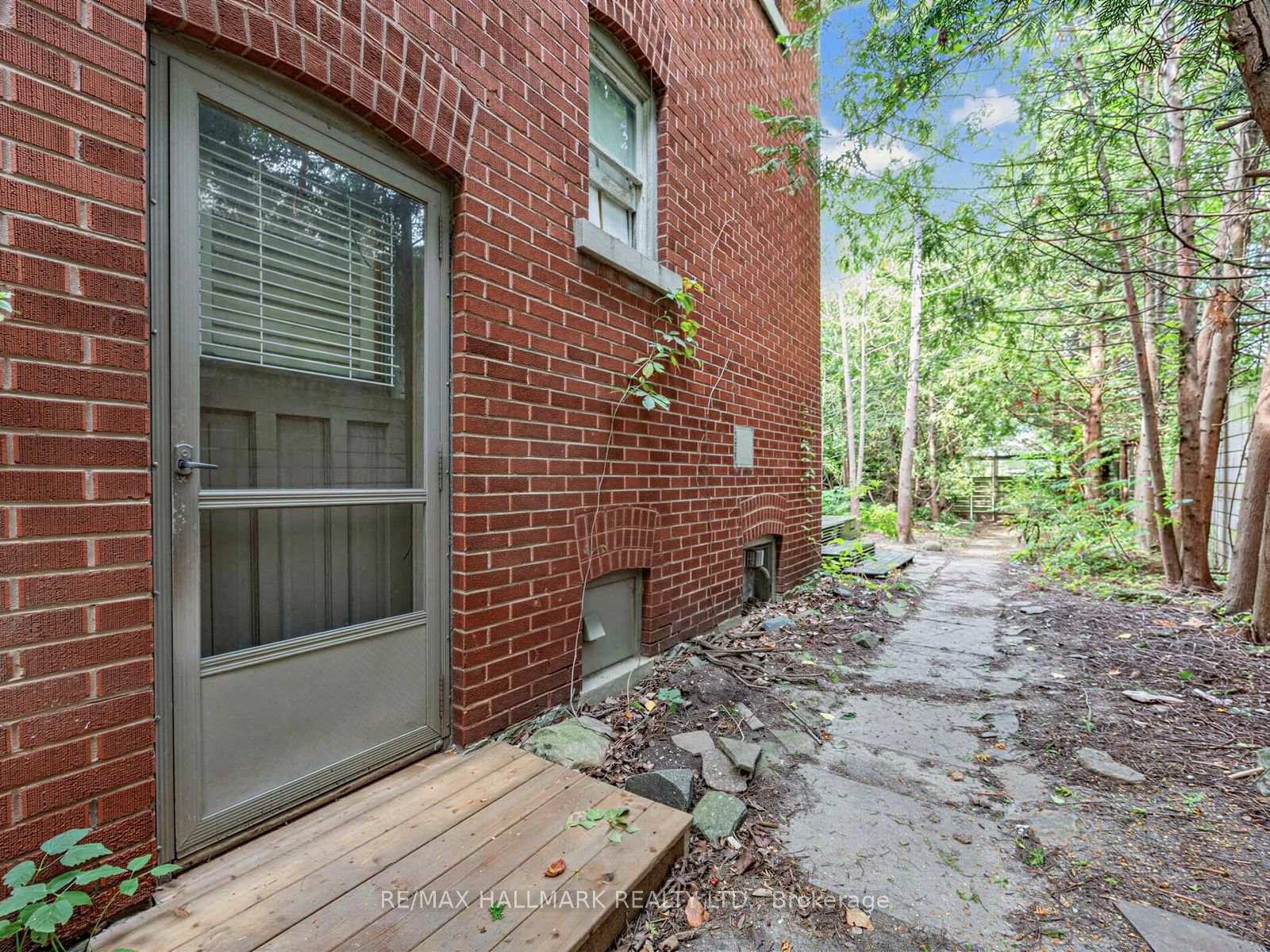 Photo 35 of 7 Humberview Crescent, North York, Weston — HOMEH