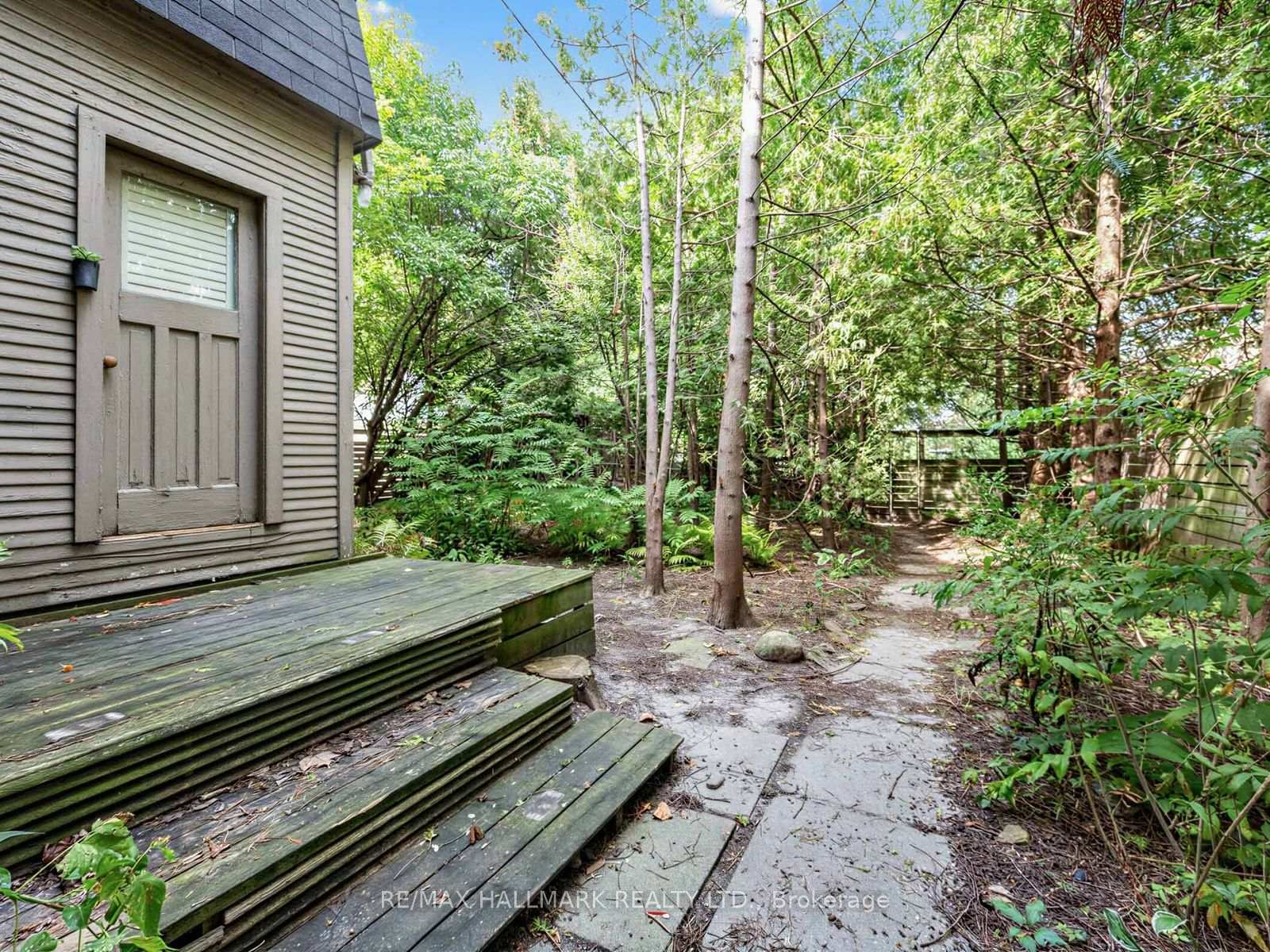 Photo 36 of 7 Humberview Crescent, North York, Weston — HOMEH