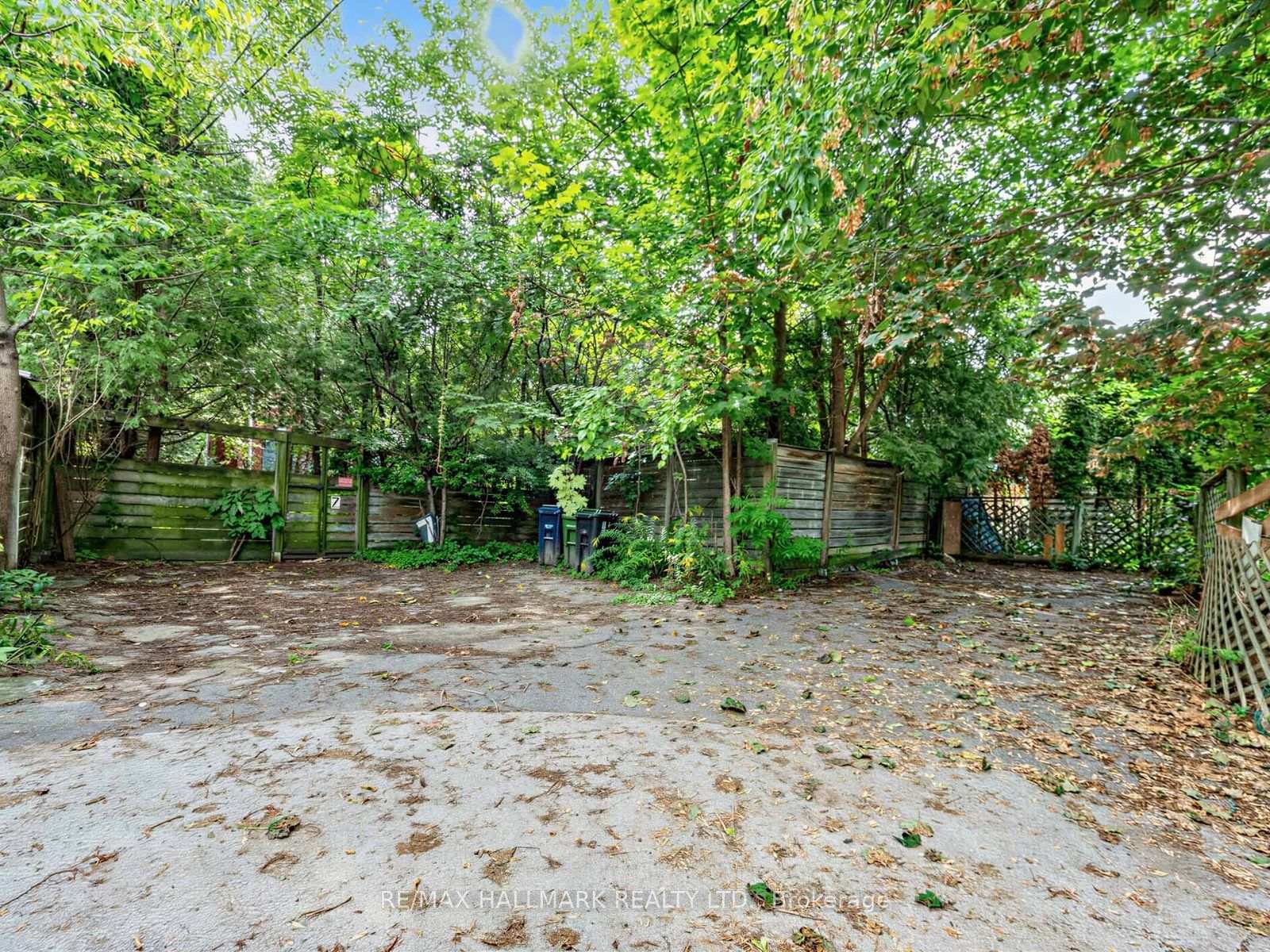 Photo 40 of 7 Humberview Crescent, North York, Weston — HOMEH