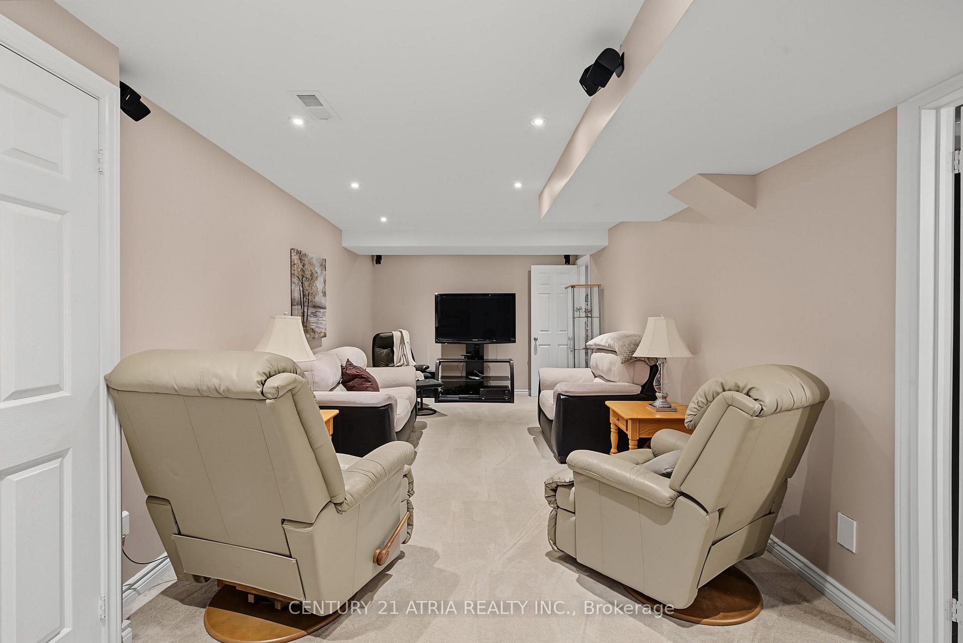 Photo 25 of 75 Tunney Place NW, Whitby, Brooklin — HOMEH