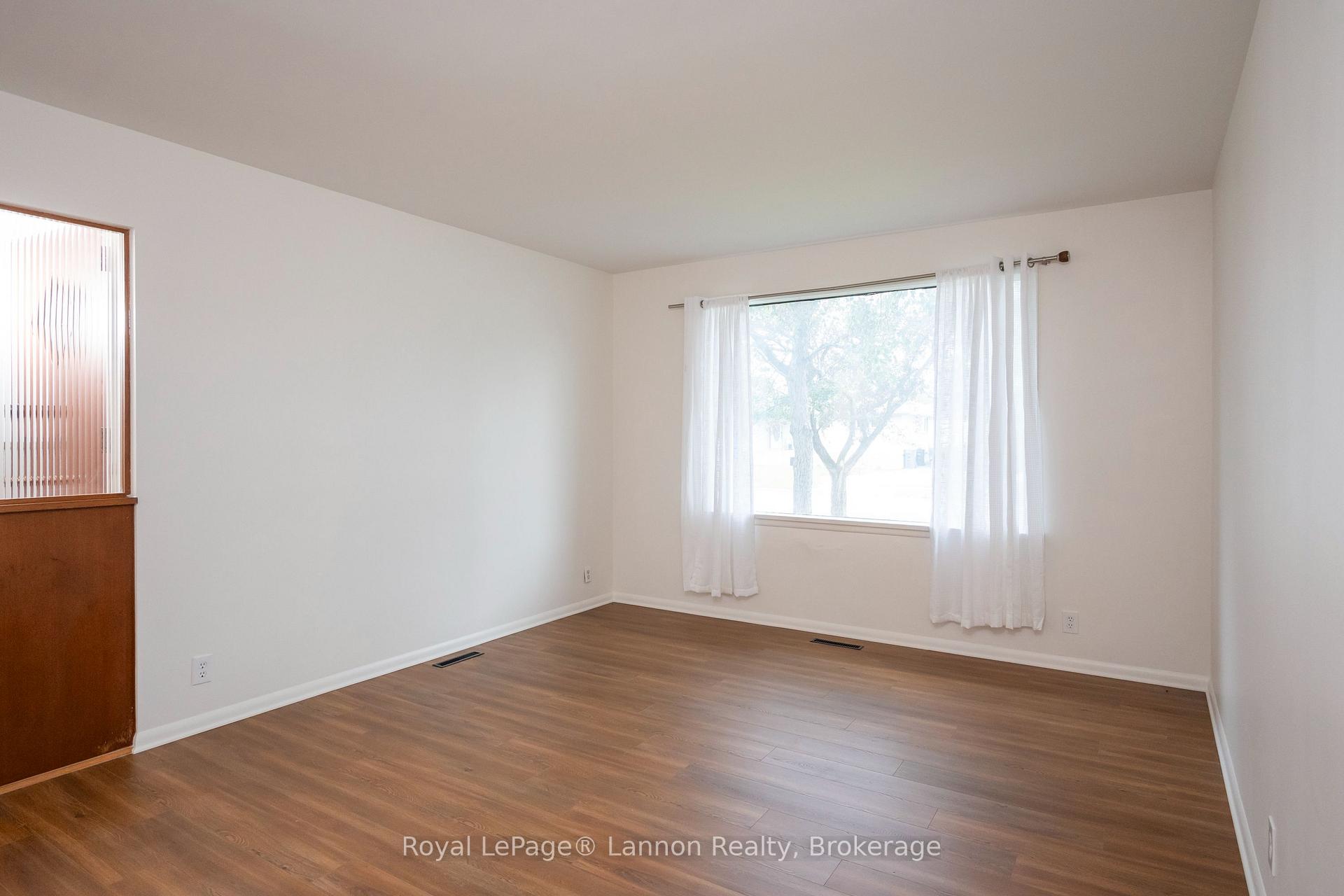 Photo 7 of 141 Cherry Lane, Thunder Bay, Forest Park — HOMEH
