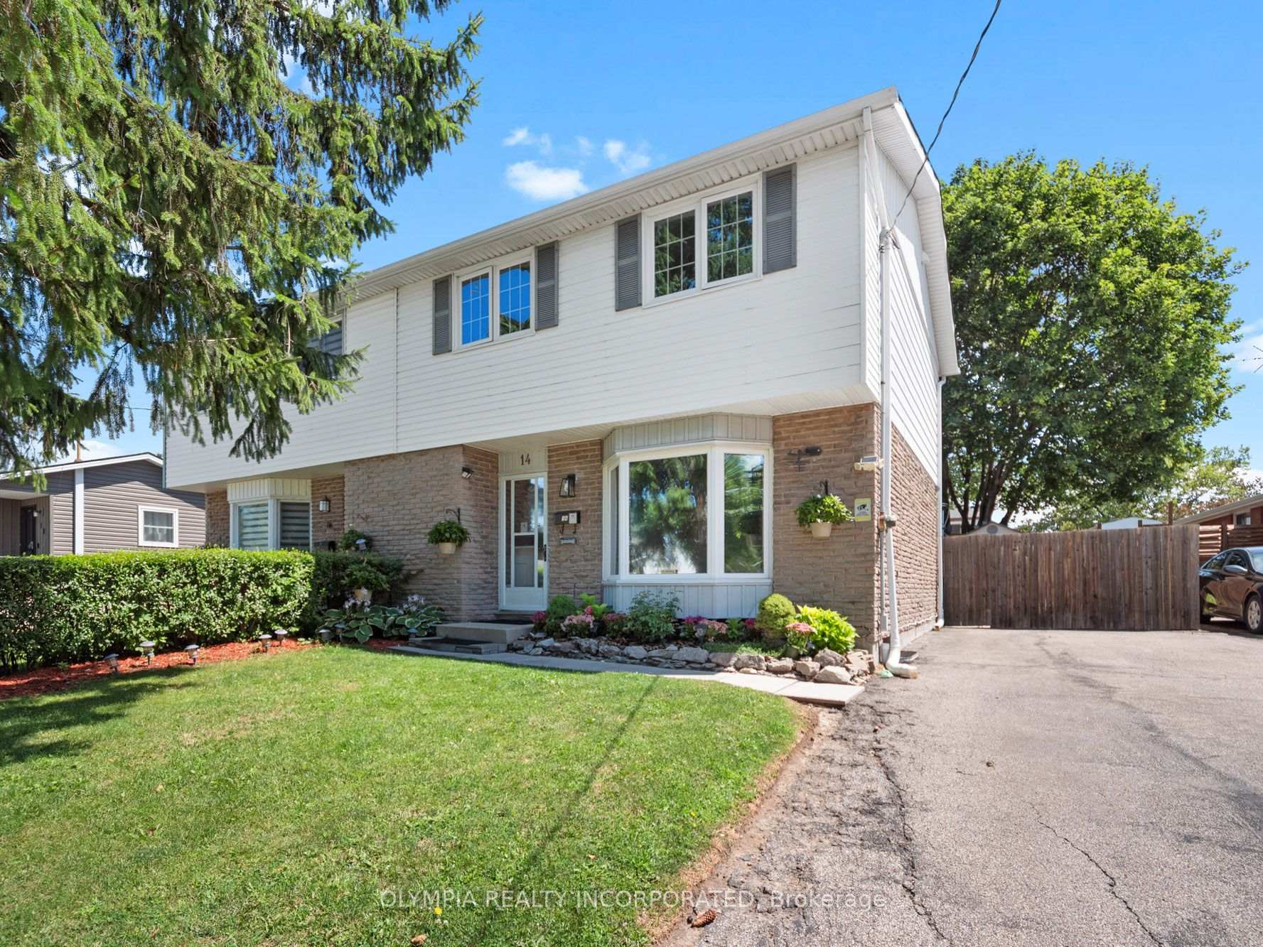 Front of 14 Hill Park Lane