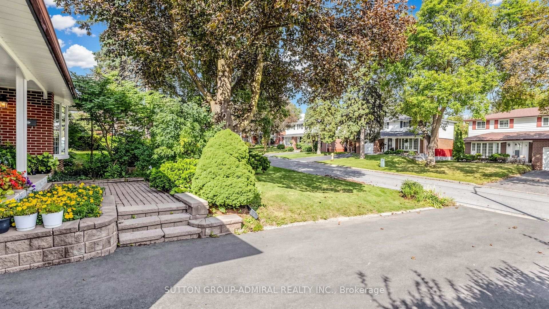 Photo 3 of 4 Shady Lane Crescent, Markham, Royal Orchard — HOMEH