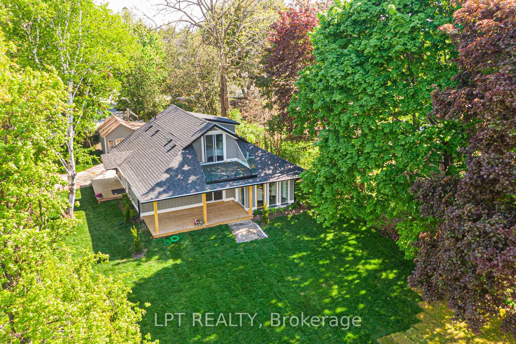 Photo 4 of 549 Lake Drive E, Georgina, Historic Lakeshore Communities — HOMEH