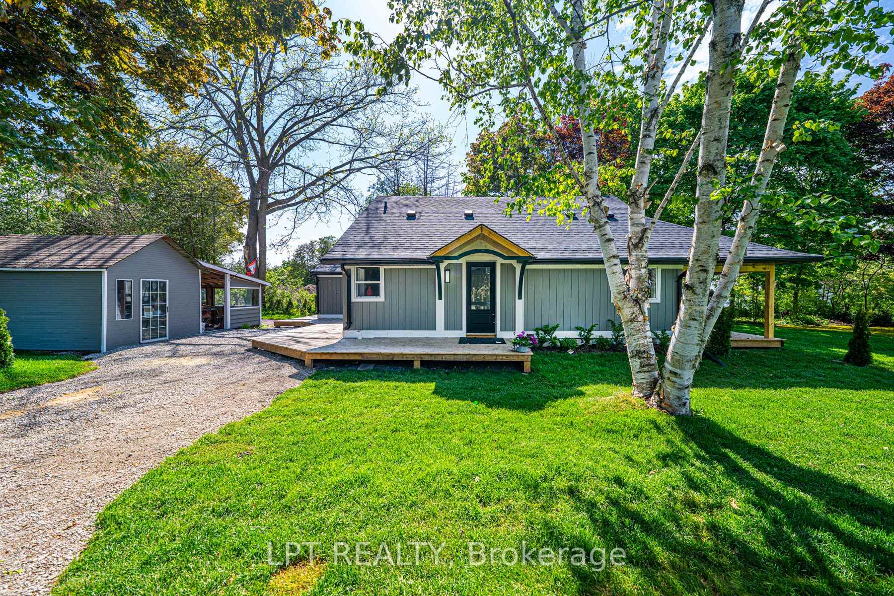Photo 8 of 549 Lake Drive E, Georgina, Historic Lakeshore Communities — HOMEH