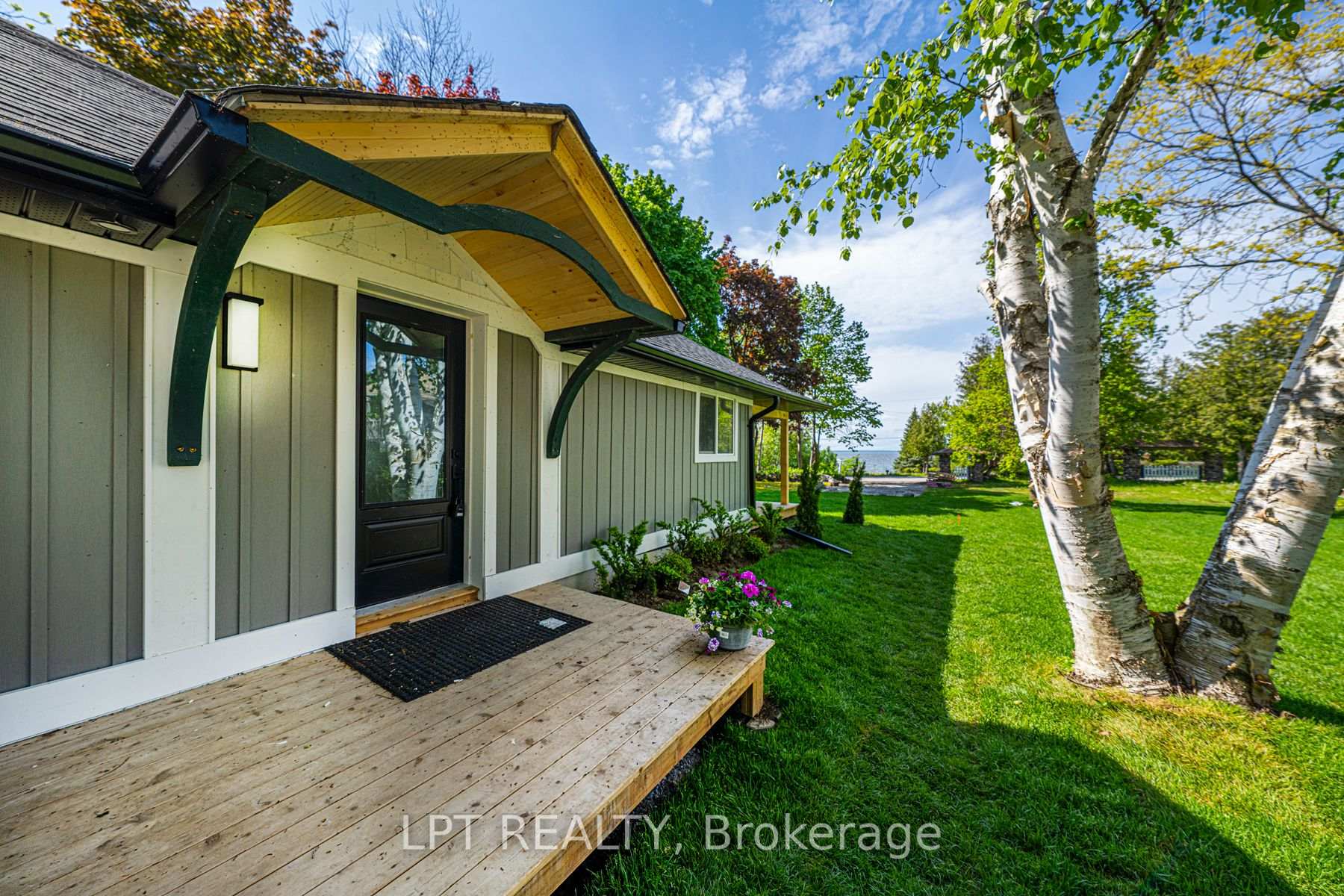 Photo 9 of 549 Lake Drive E, Georgina, Historic Lakeshore Communities — HOMEH