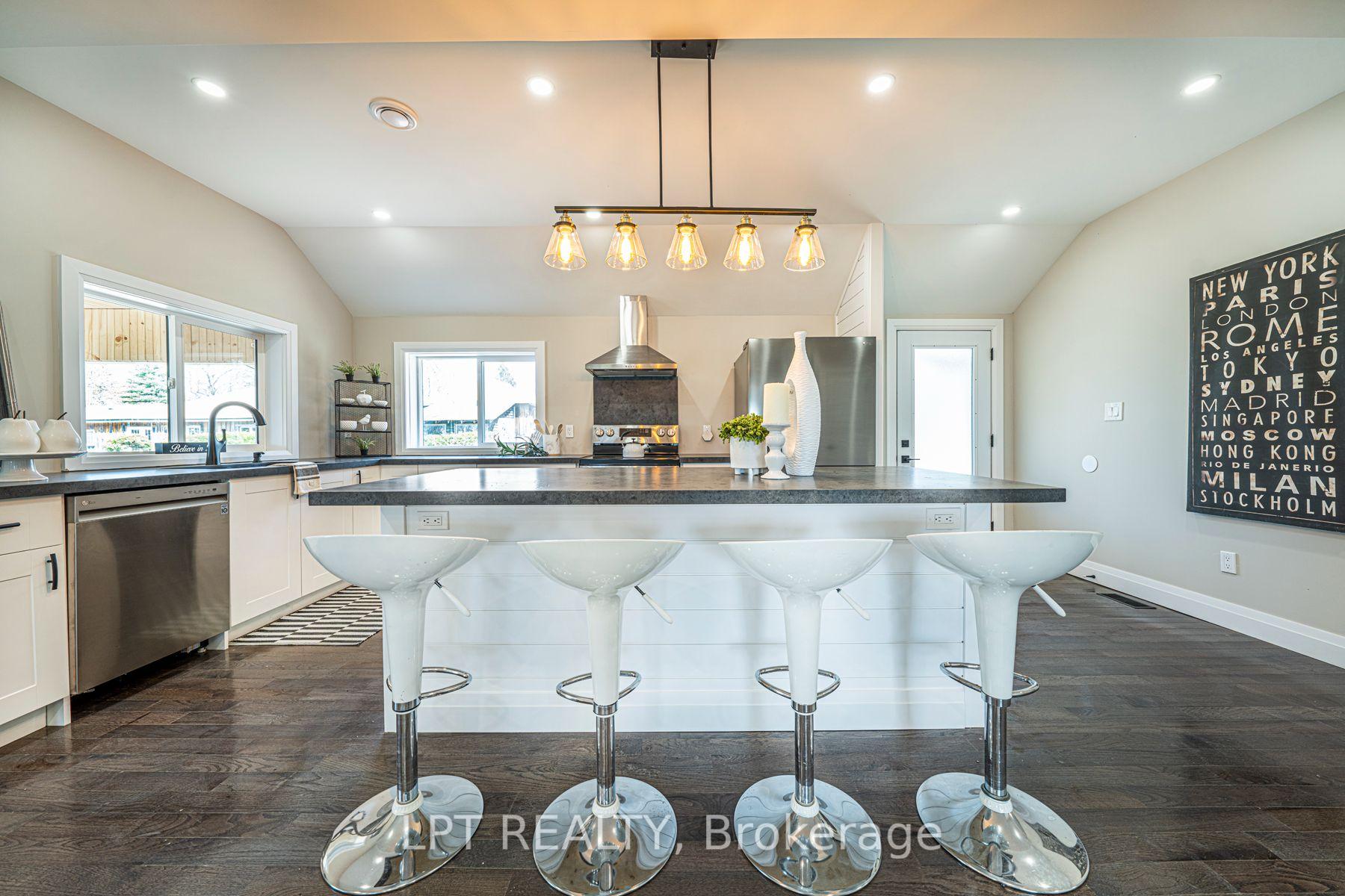 Photo 11 of 549 Lake Drive E, Georgina, Historic Lakeshore Communities — HOMEH