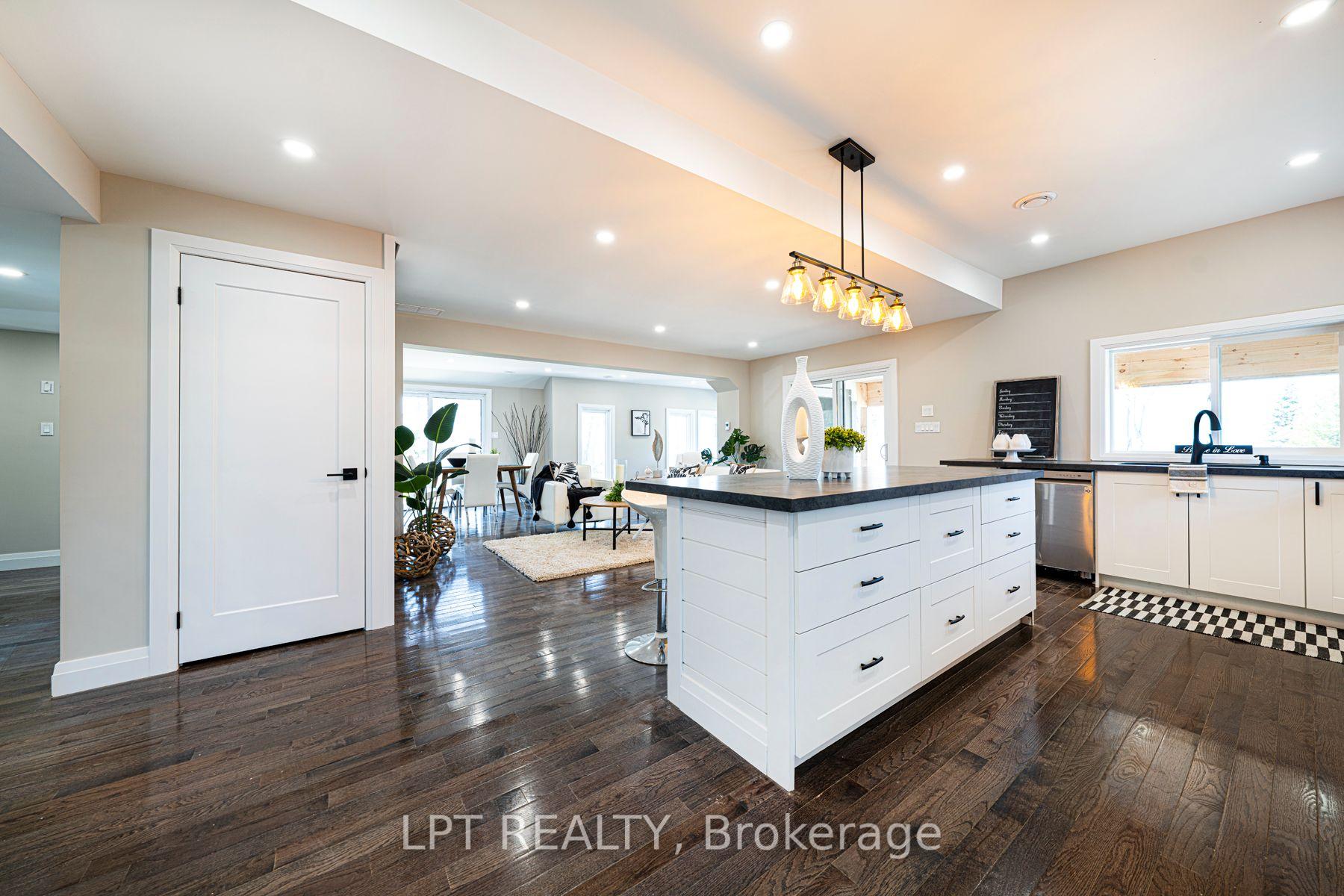 Photo 13 of 549 Lake Drive E, Georgina, Historic Lakeshore Communities — HOMEH