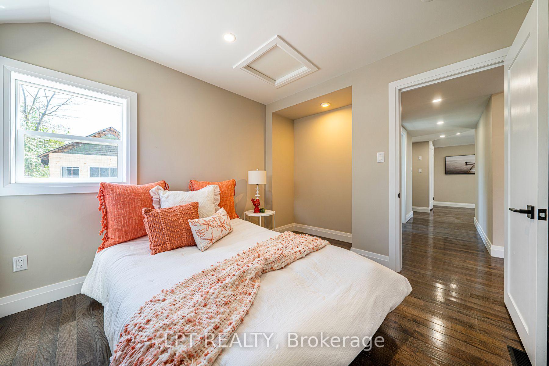 Photo 18 of 549 Lake Drive E, Georgina, Historic Lakeshore Communities — HOMEH