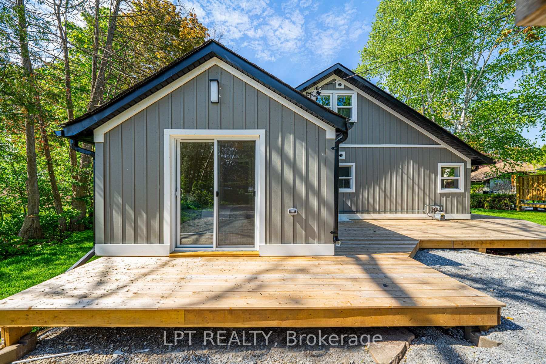 Photo 20 of 549 Lake Drive E, Georgina, Historic Lakeshore Communities — HOMEH