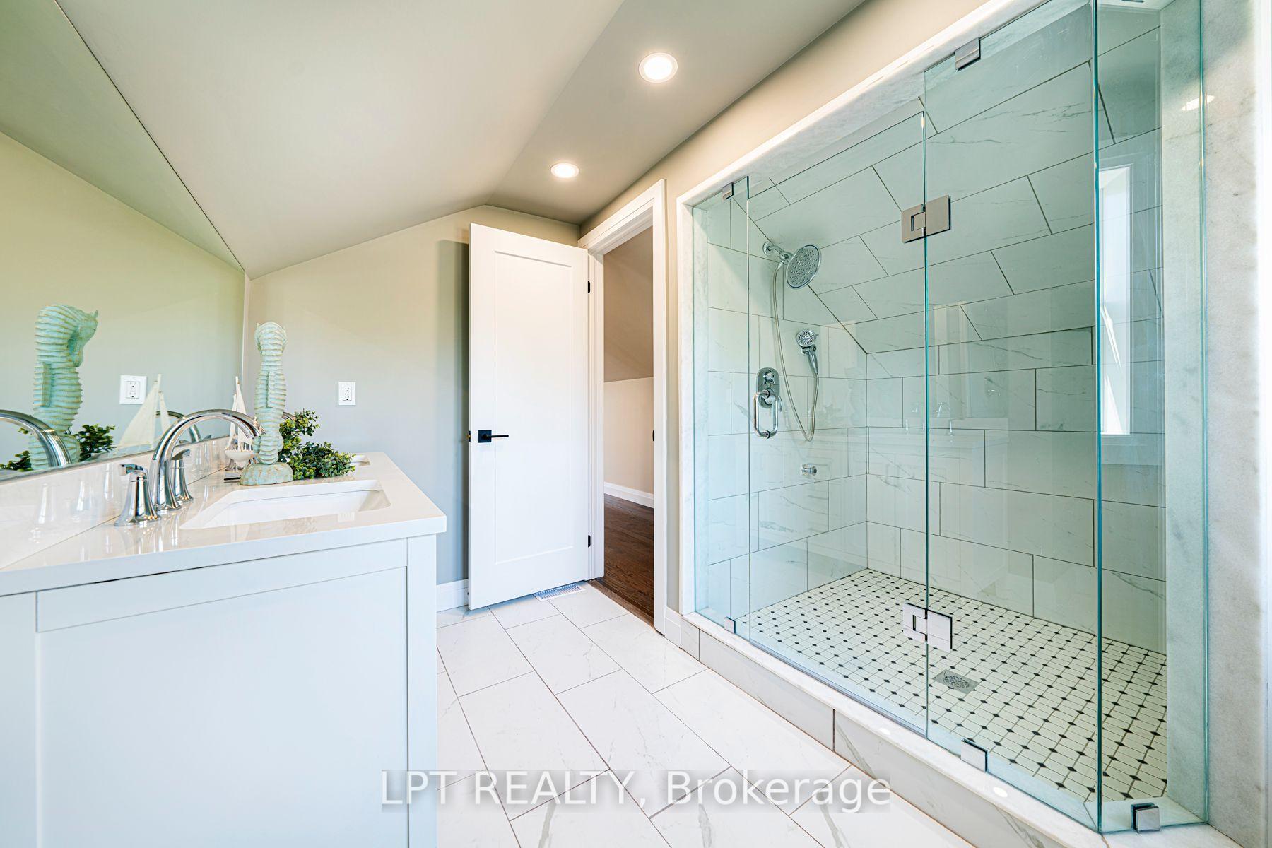 Photo 25 of 549 Lake Drive E, Georgina, Historic Lakeshore Communities — HOMEH