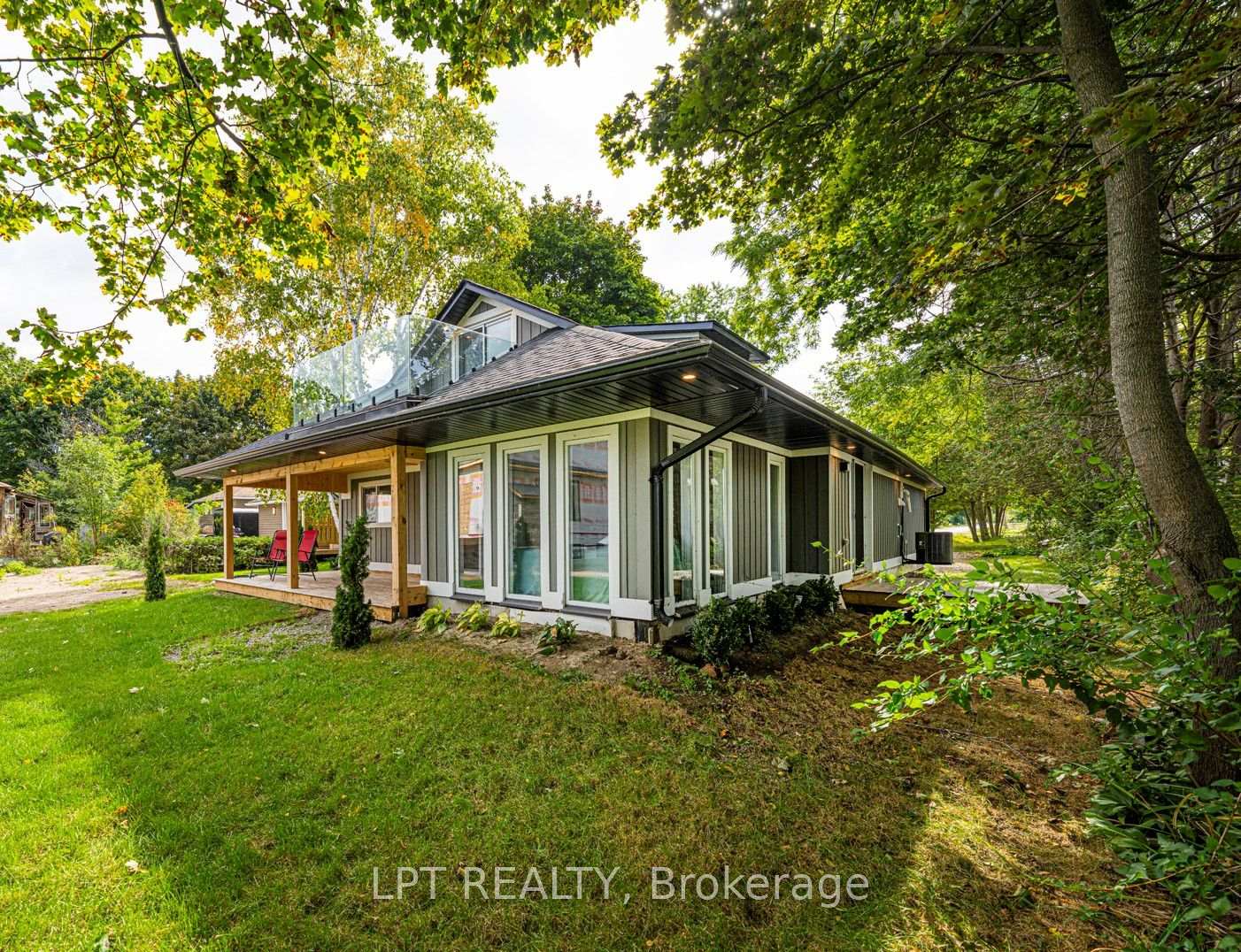 Photo 27 of 549 Lake Drive E, Georgina, Historic Lakeshore Communities — HOMEH