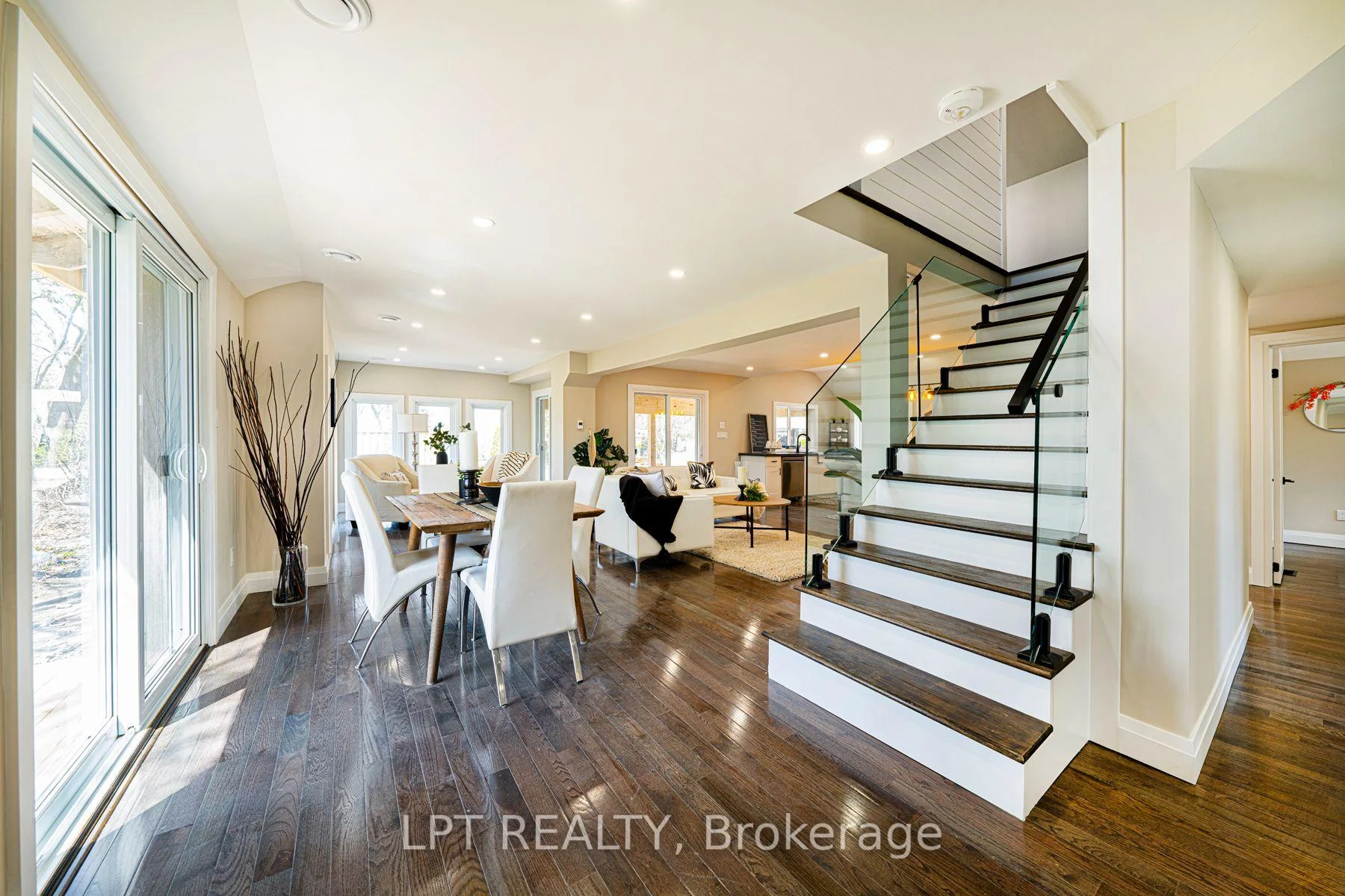Photo 21 of 549 Lake Drive E, Georgina, Historic Lakeshore Communities — HOMEH