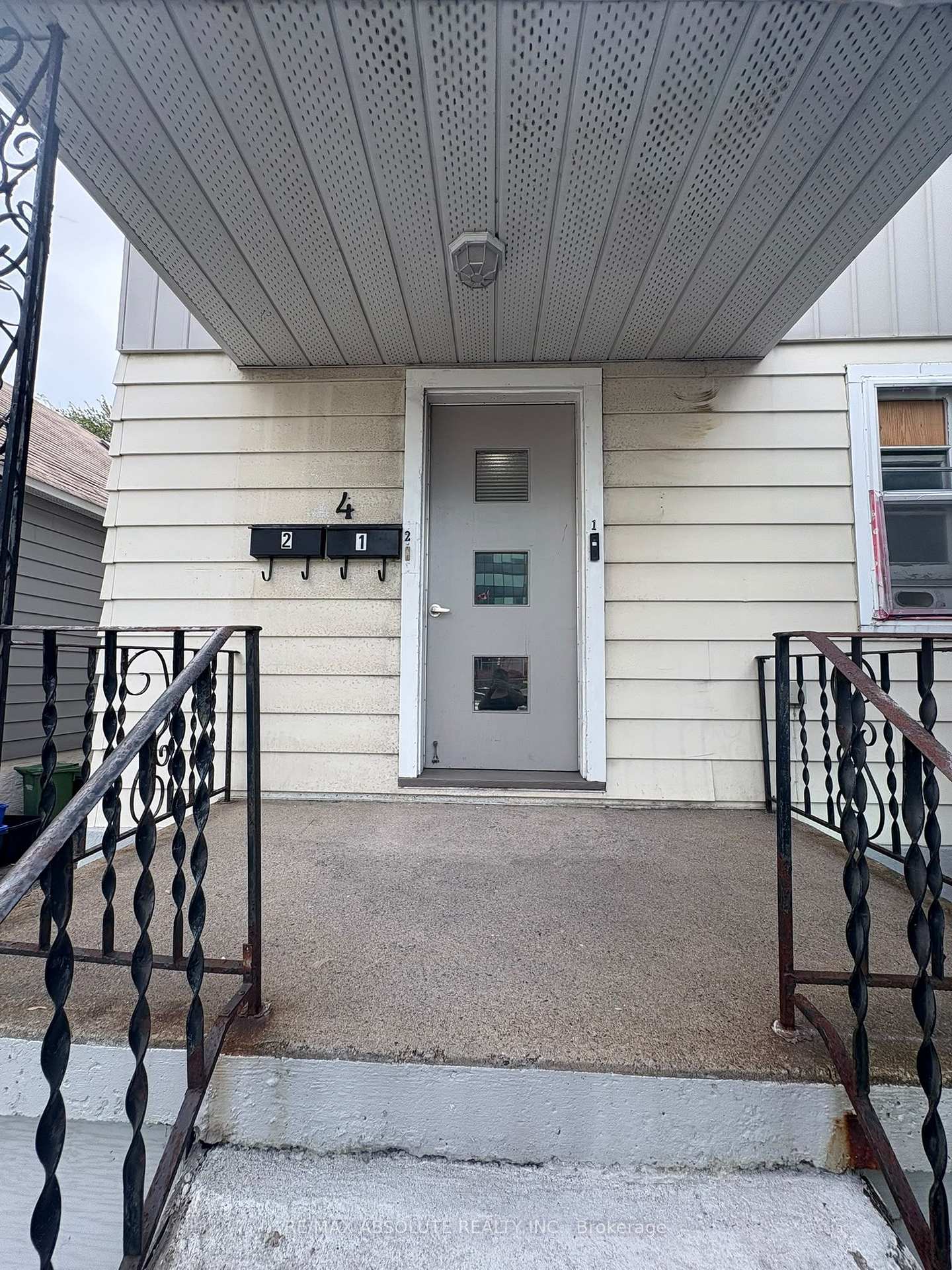 Photo 3 of Unit 2, 4 Holland Avenue, Ottawa, Ottawa West — HOMEH