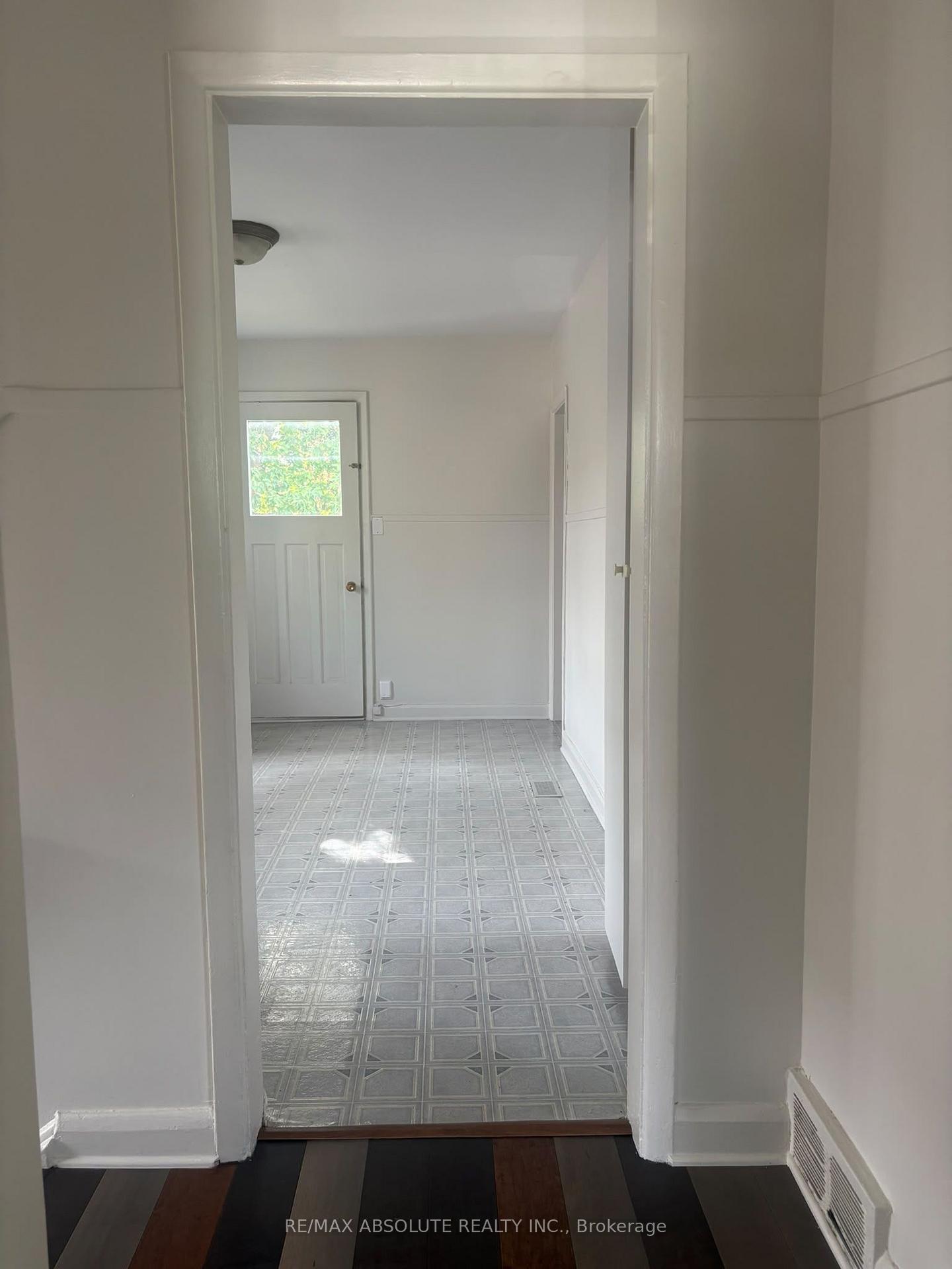 Photo 9 of Unit 2, 4 Holland Avenue, Ottawa, Ottawa West — HOMEH