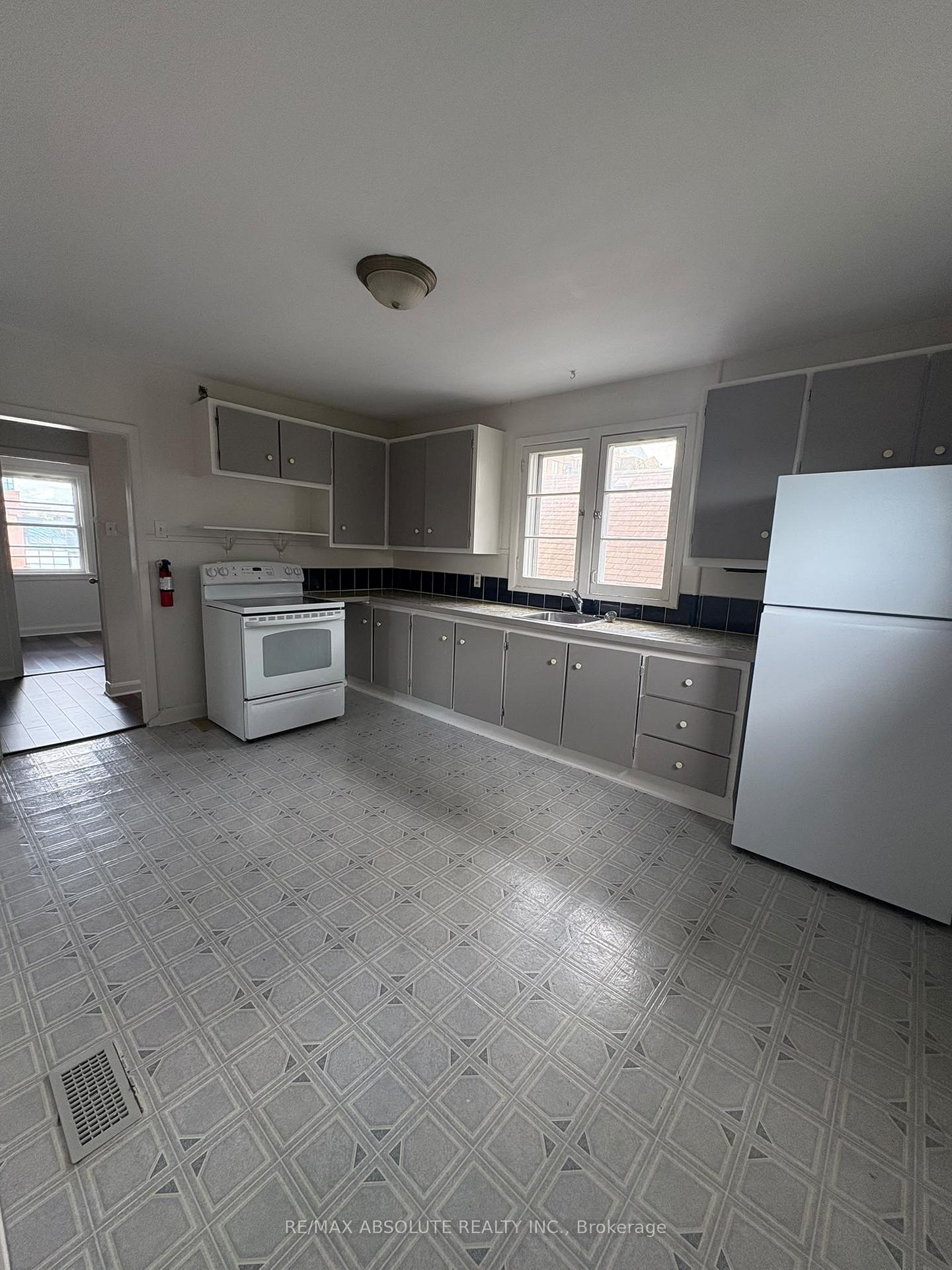 Photo 11 of Unit 2, 4 Holland Avenue, Ottawa, Ottawa West — HOMEH