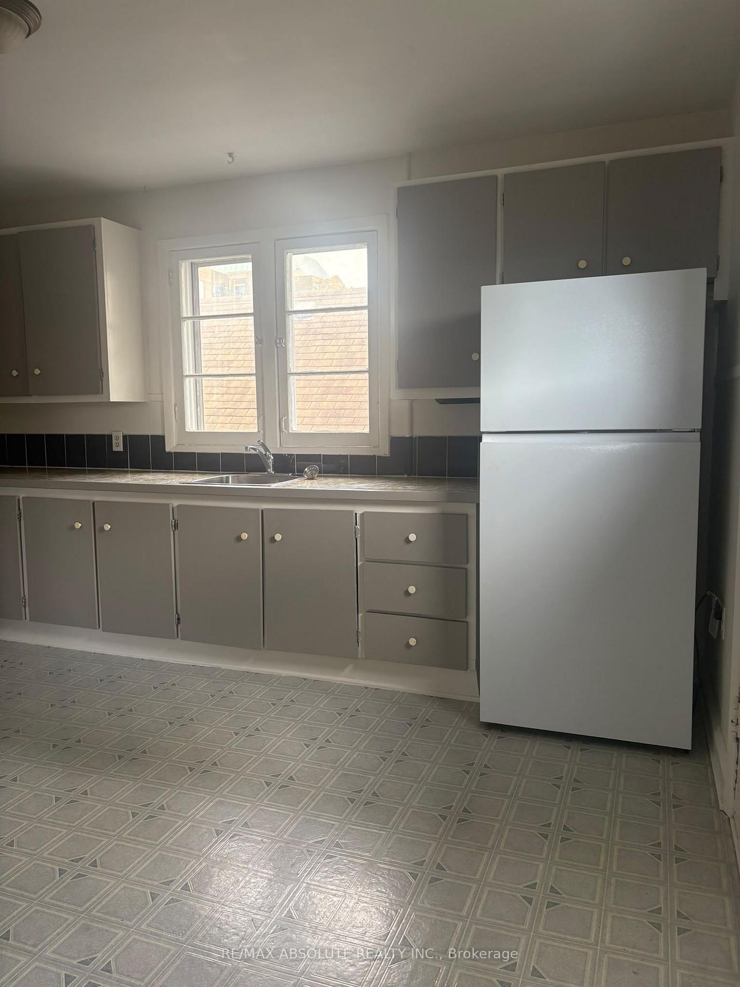 Photo 12 of Unit 2, 4 Holland Avenue, Ottawa, Ottawa West — HOMEH