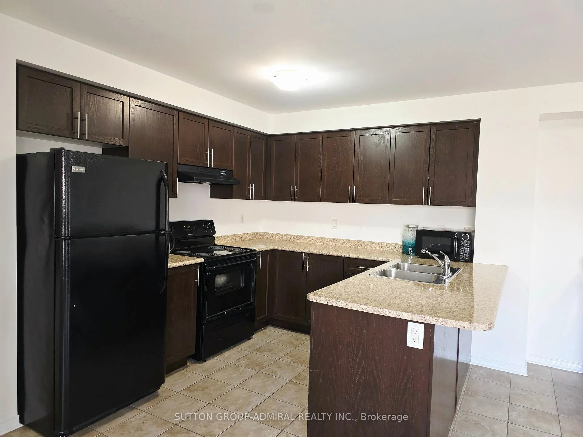 Photo 4 of 1113 Schooling Drive, Oshawa, Taunton — HOMEH