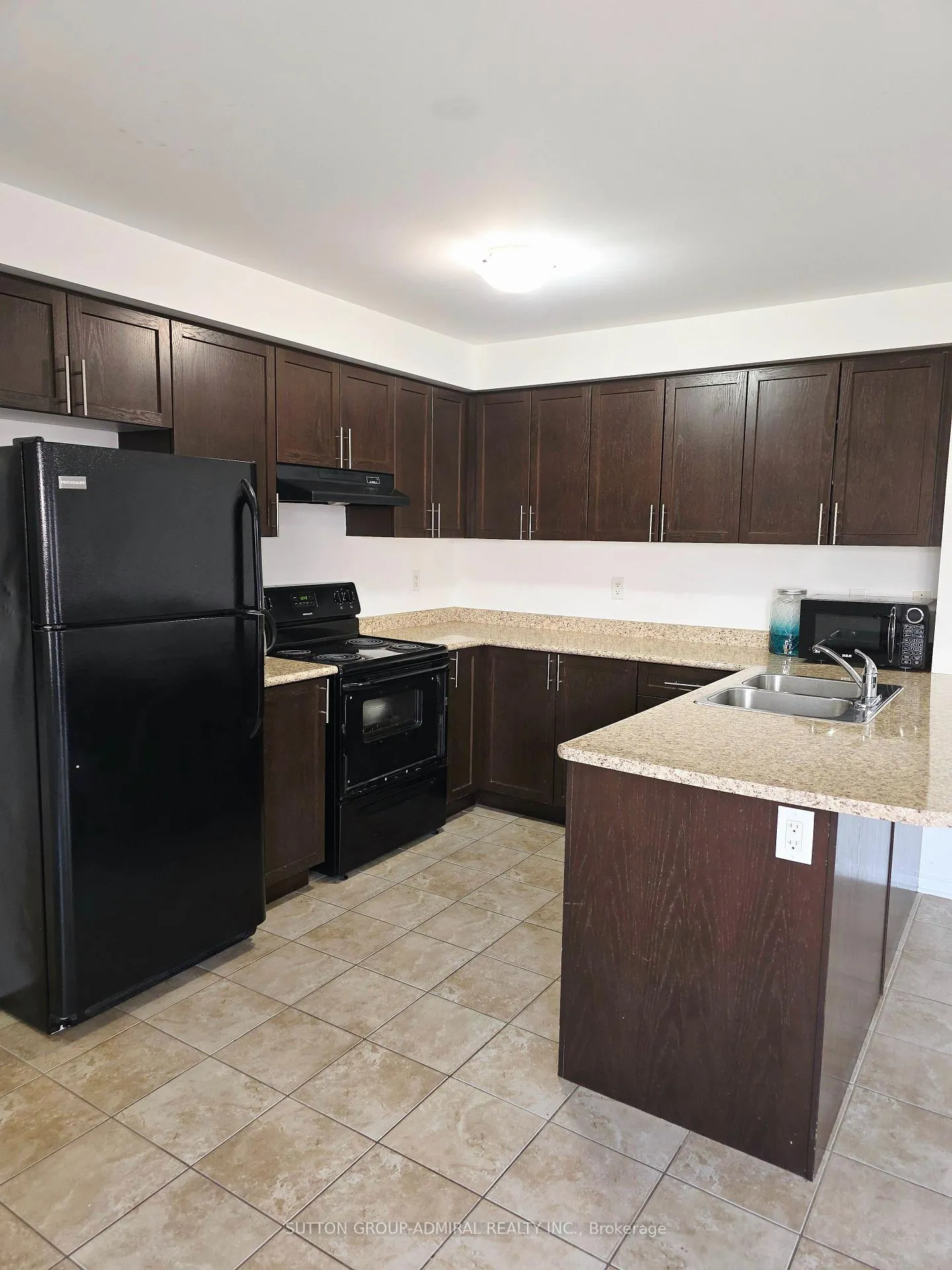 Photo 5 of 1113 Schooling Drive, Oshawa, Taunton — HOMEH