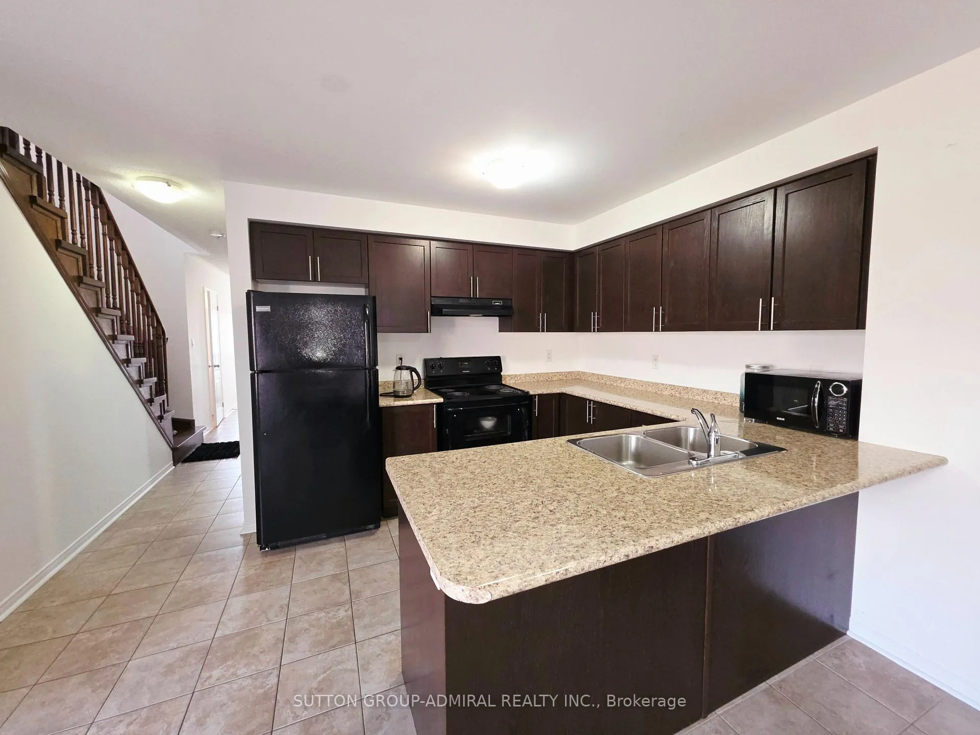 Photo 6 of 1113 Schooling Drive, Oshawa, Taunton — HOMEH