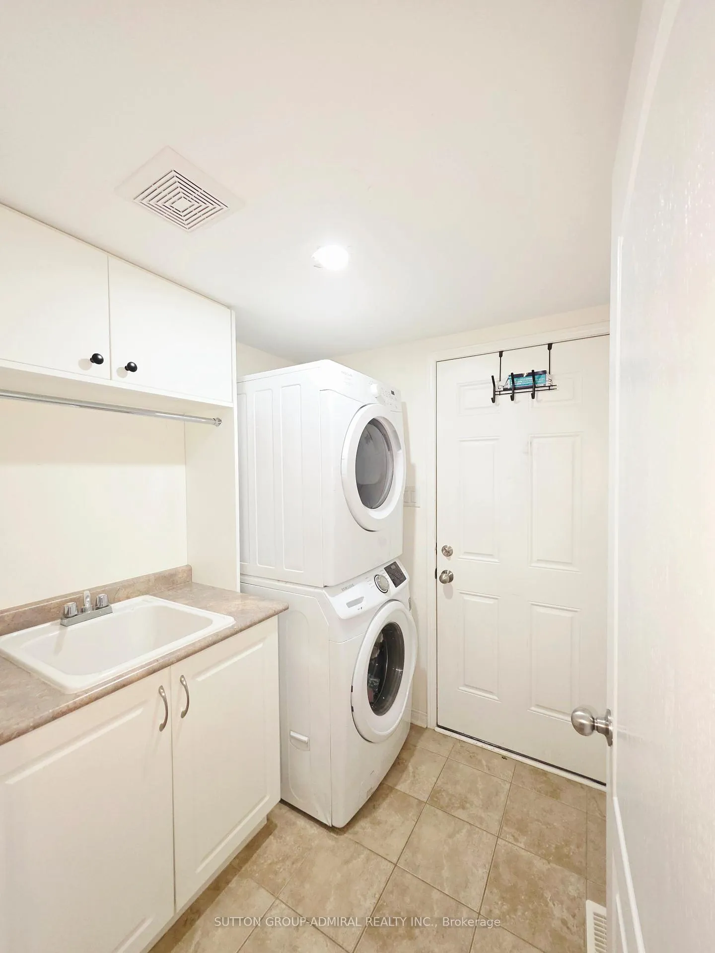 Photo 12 of 1113 Schooling Drive, Oshawa, Taunton — HOMEH