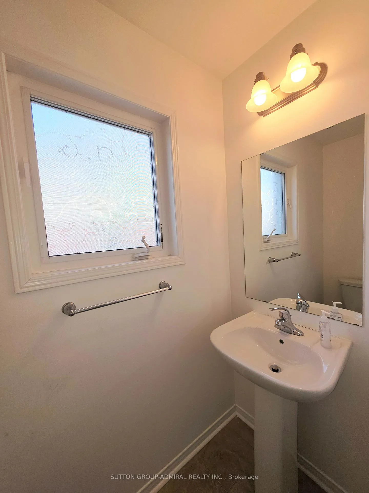 Photo 13 of 1113 Schooling Drive, Oshawa, Taunton — HOMEH
