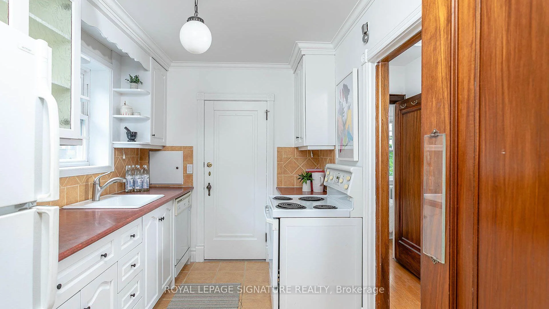 Photo 10 of Unit Main, 63 Braemore Gardens, Toronto, Wychwood — HOMEH