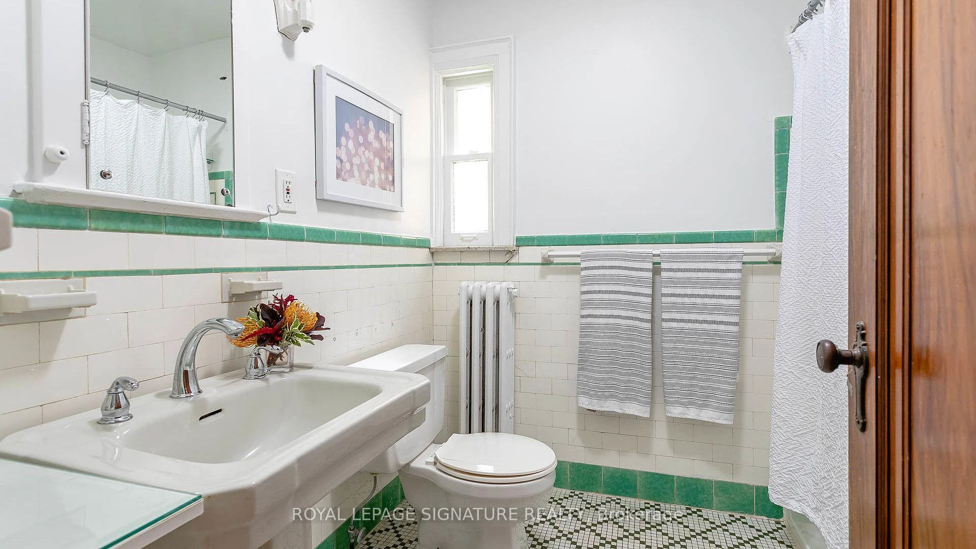 Photo 16 of Unit Main, 63 Braemore Gardens, Toronto, Wychwood — HOMEH