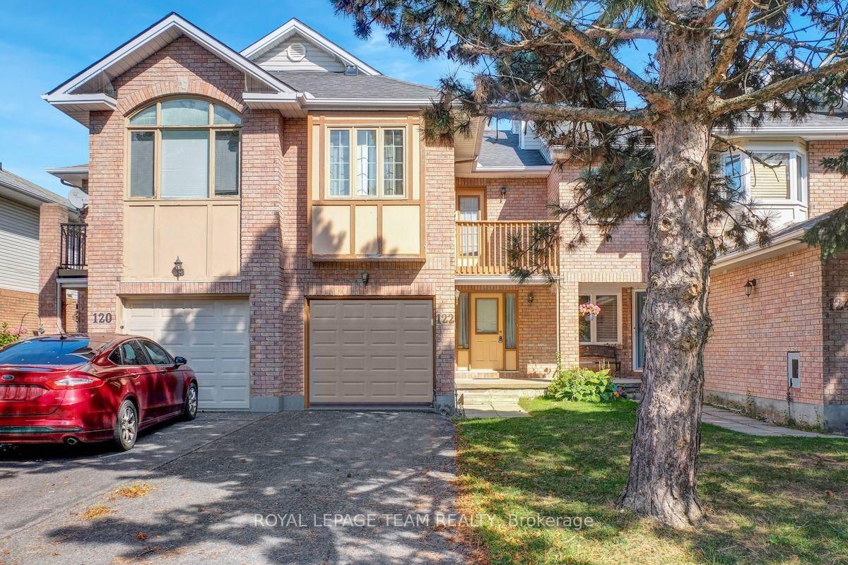 Photo of 122 Thornbury Crescent