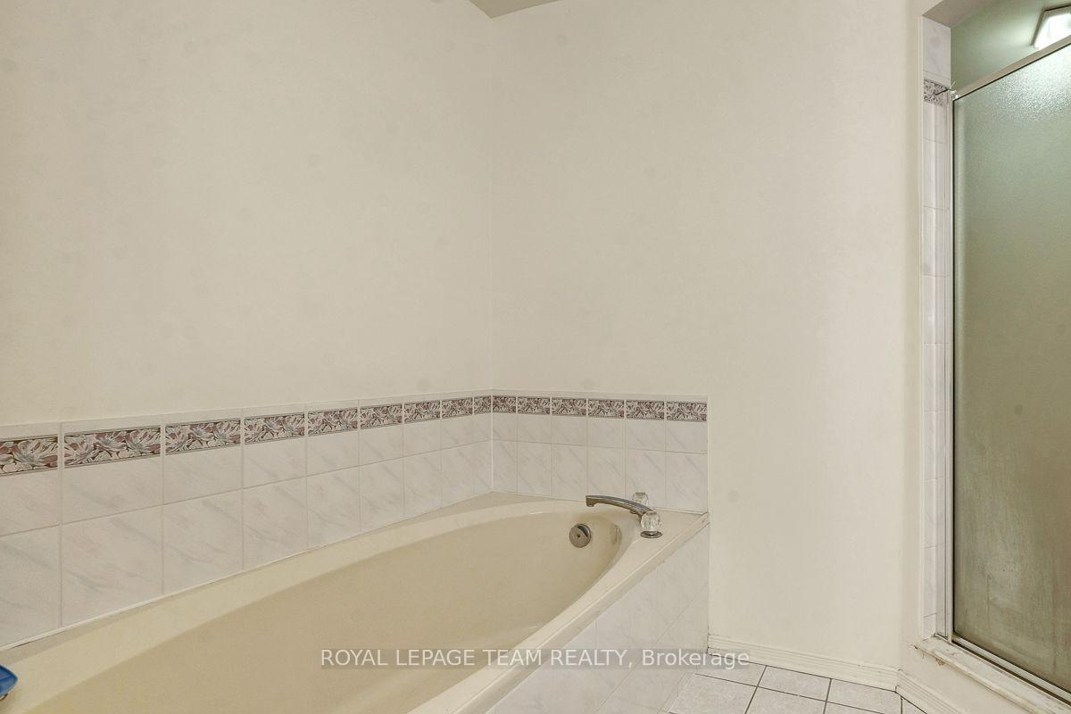 Photo 22 of 122 Thornbury Crescent, Ottawa, Centrepointe — HOMEH