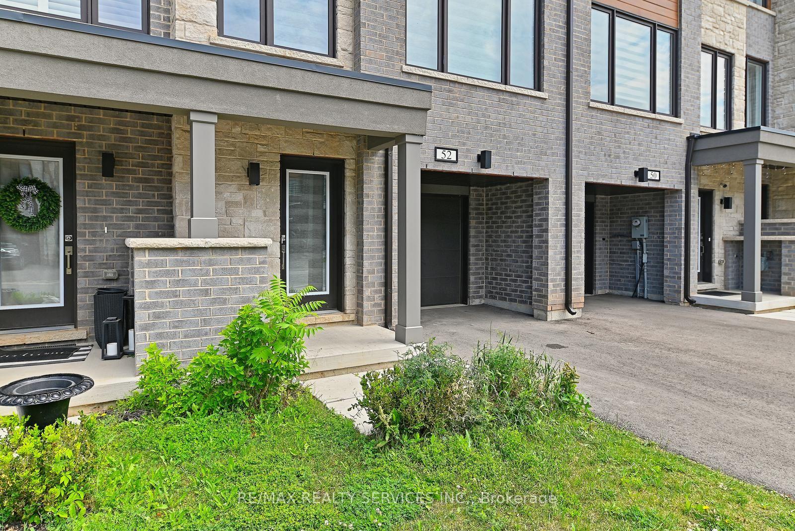 Photo 3 of 52 Humberstone Drive, Halton Hills, Georgetown — HOMEH