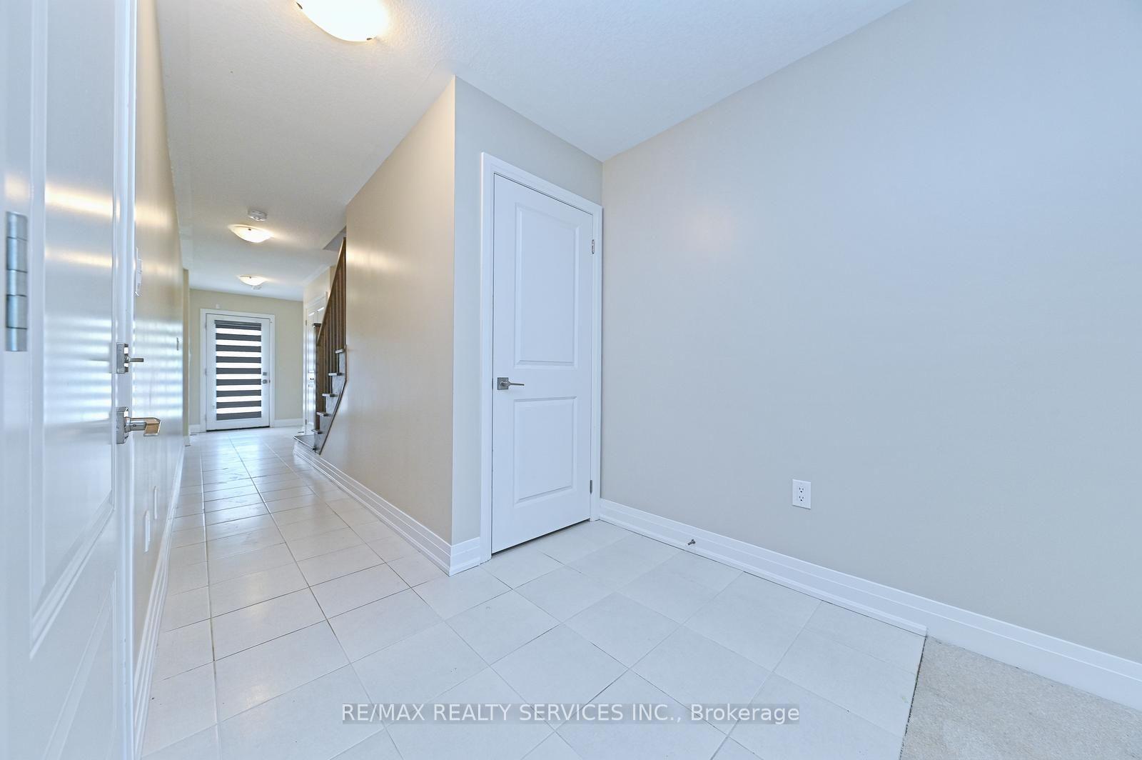 Photo 6 of 52 Humberstone Drive, Halton Hills, Georgetown — HOMEH