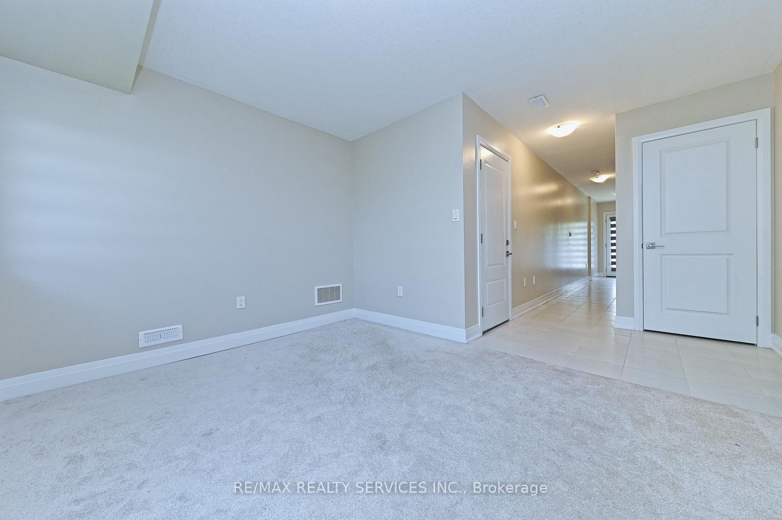 Photo 7 of 52 Humberstone Drive, Halton Hills, Georgetown — HOMEH