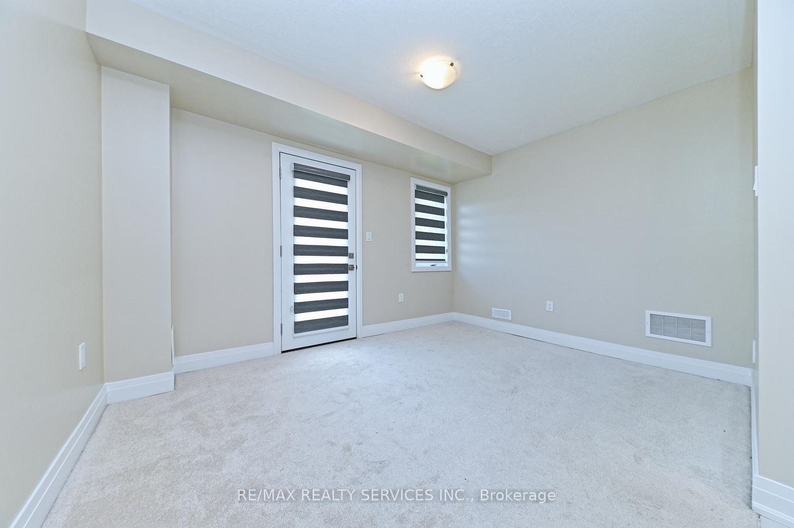 Photo 8 of 52 Humberstone Drive, Halton Hills, Georgetown — HOMEH