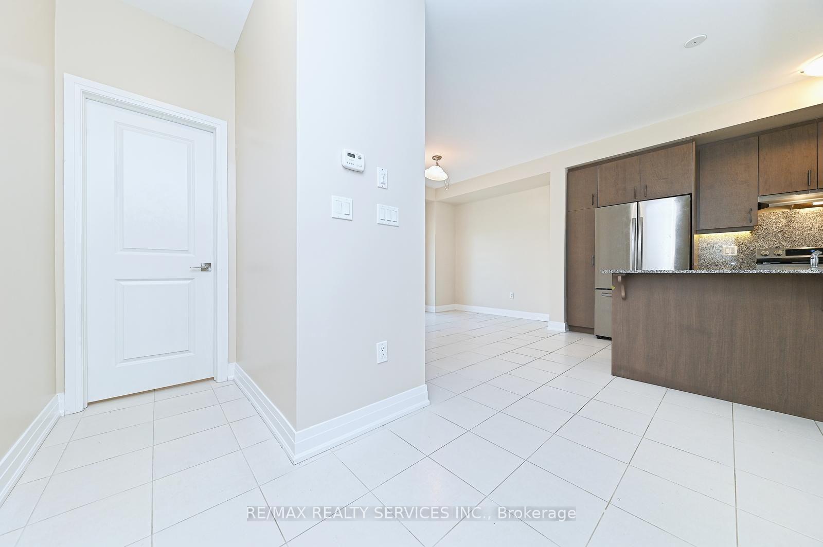 Photo 11 of 52 Humberstone Drive, Halton Hills, Georgetown — HOMEH