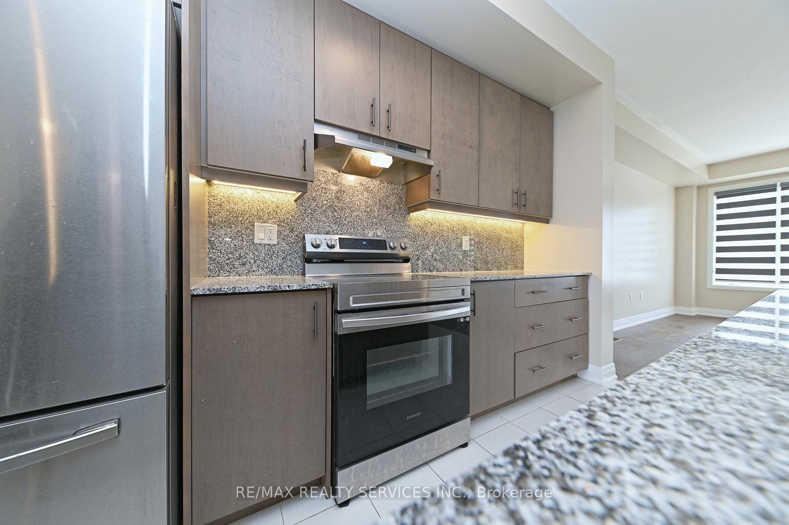 Photo 13 of 52 Humberstone Drive, Halton Hills, Georgetown — HOMEH