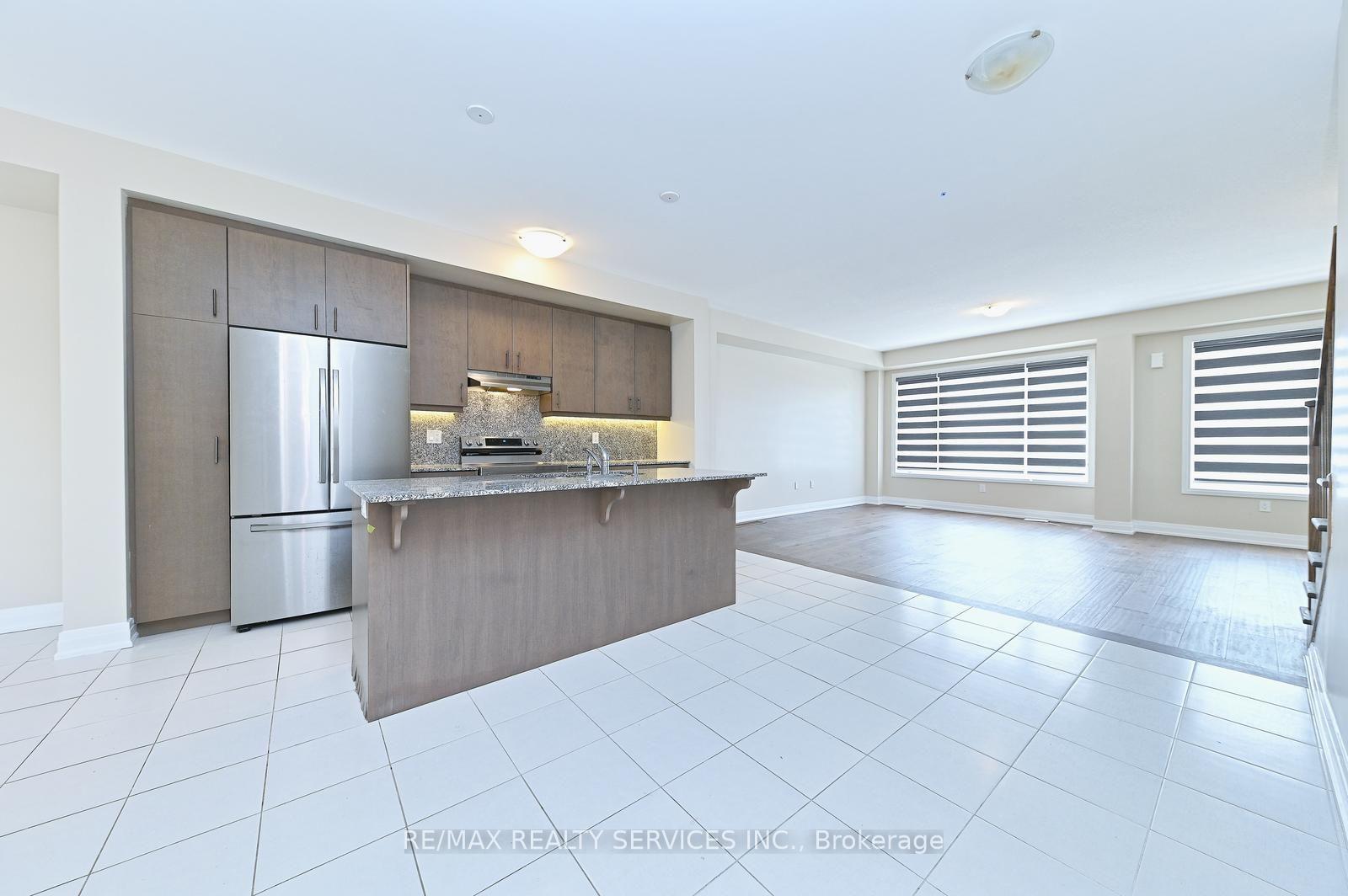 Photo 12 of 52 Humberstone Drive, Halton Hills, Georgetown — HOMEH