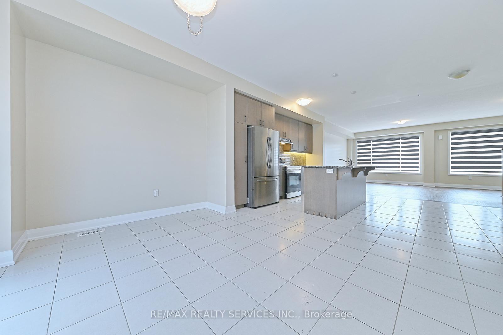 Photo 24 of 52 Humberstone Drive, Halton Hills, Georgetown — HOMEH