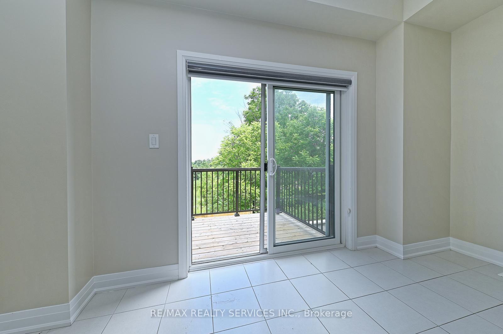 Photo 26 of 52 Humberstone Drive, Halton Hills, Georgetown — HOMEH