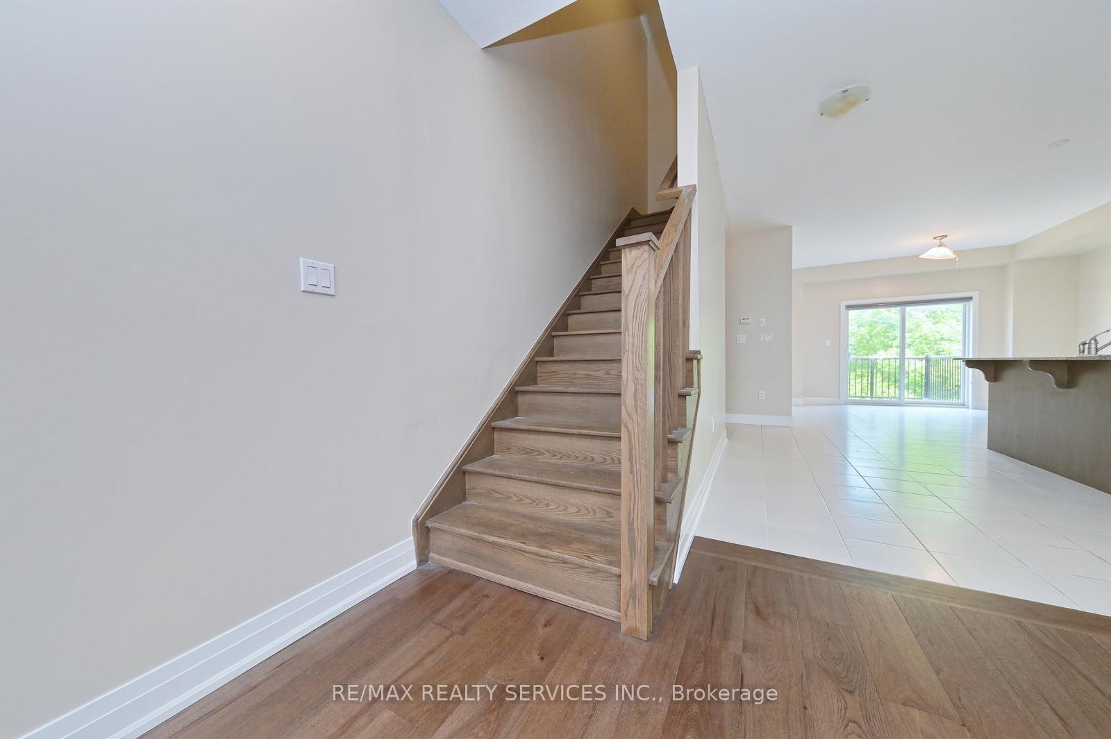 Photo 30 of 52 Humberstone Drive, Halton Hills, Georgetown — HOMEH