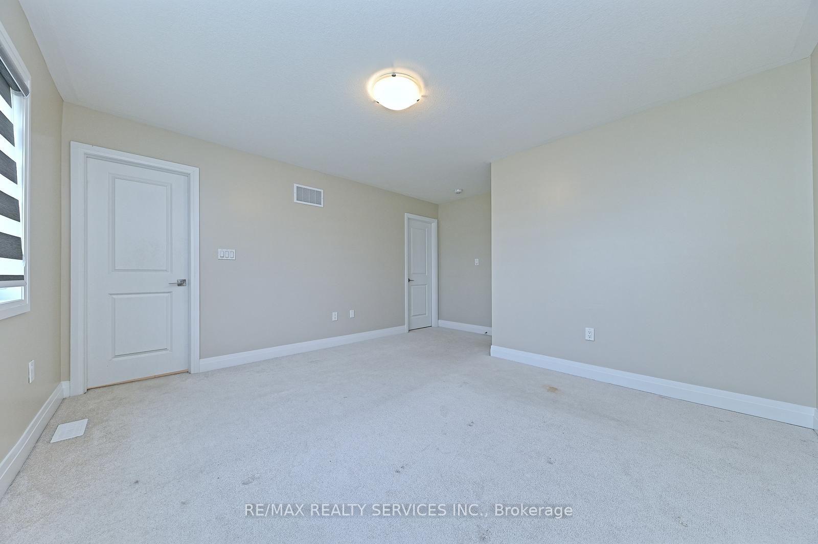 Photo 32 of 52 Humberstone Drive, Halton Hills, Georgetown — HOMEH