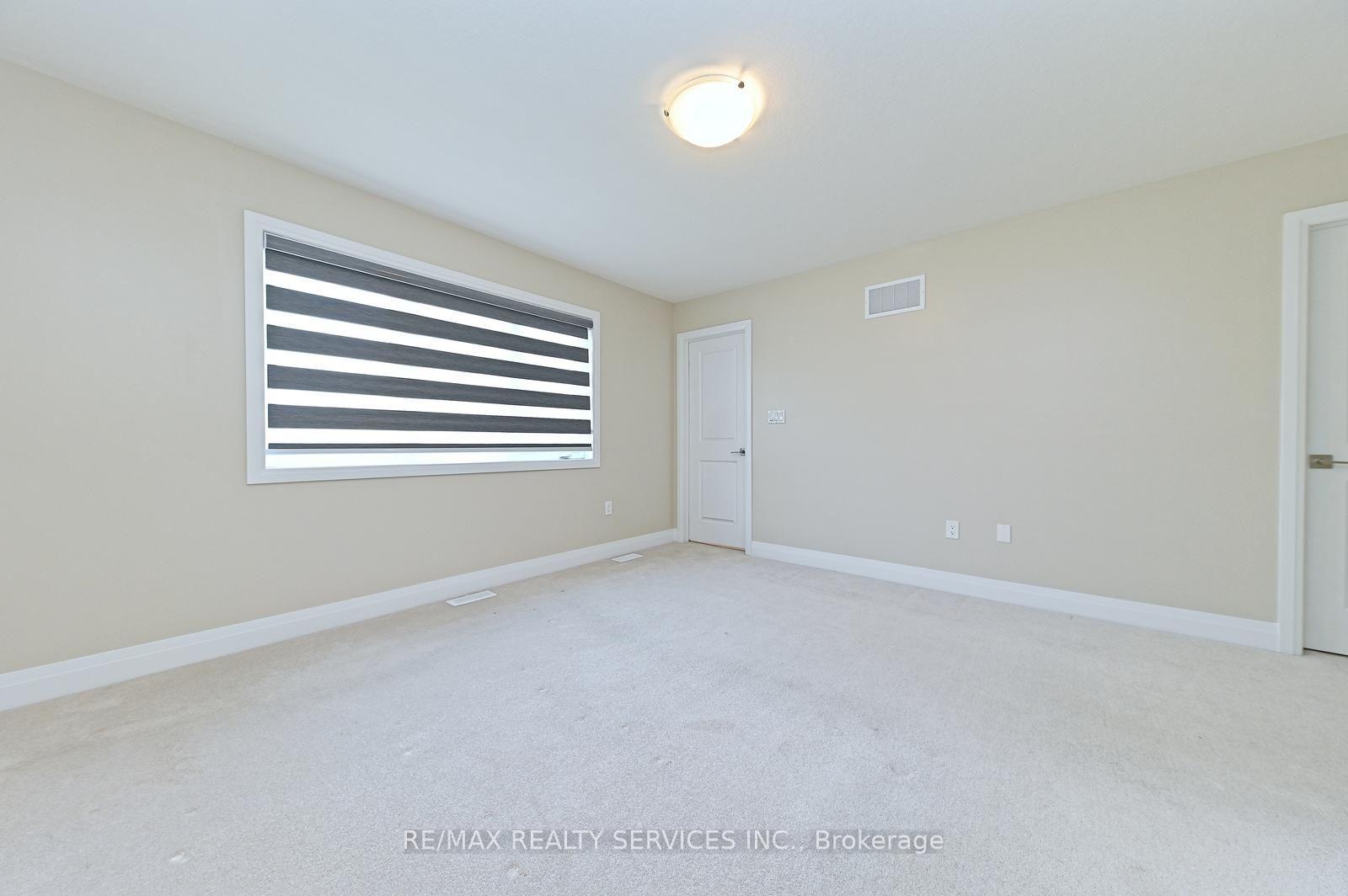 Photo 33 of 52 Humberstone Drive, Halton Hills, Georgetown — HOMEH