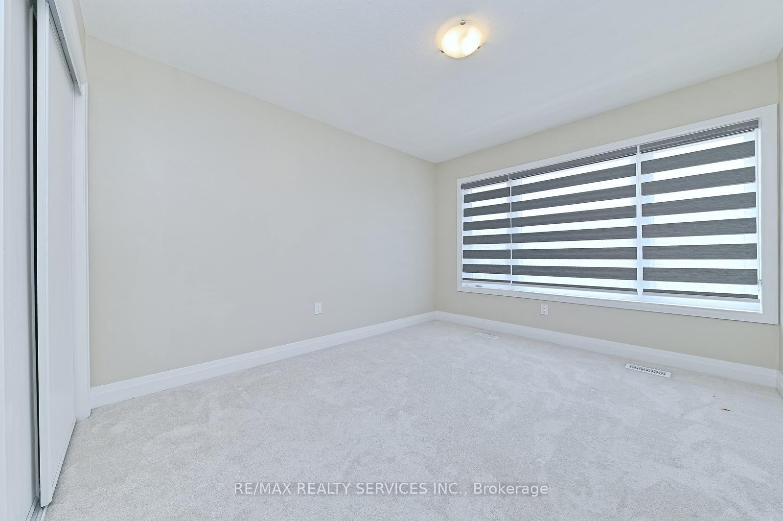 Photo 36 of 52 Humberstone Drive, Halton Hills, Georgetown — HOMEH