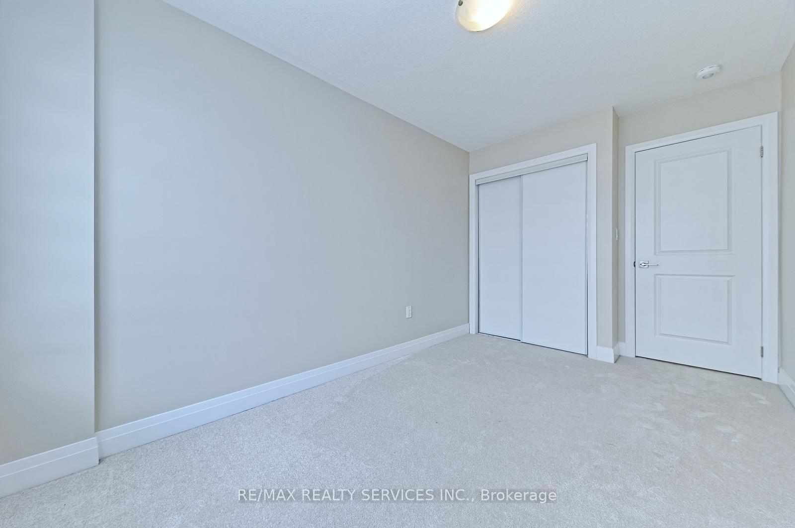 Photo 38 of 52 Humberstone Drive, Halton Hills, Georgetown — HOMEH