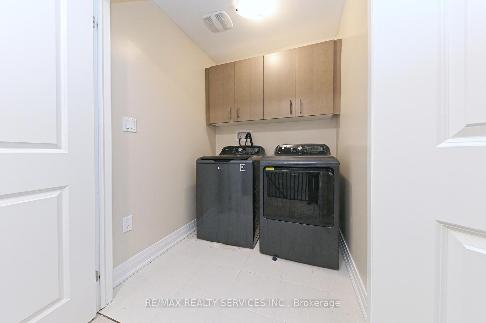 Photo 41 of 52 Humberstone Drive, Halton Hills, Georgetown — HOMEH