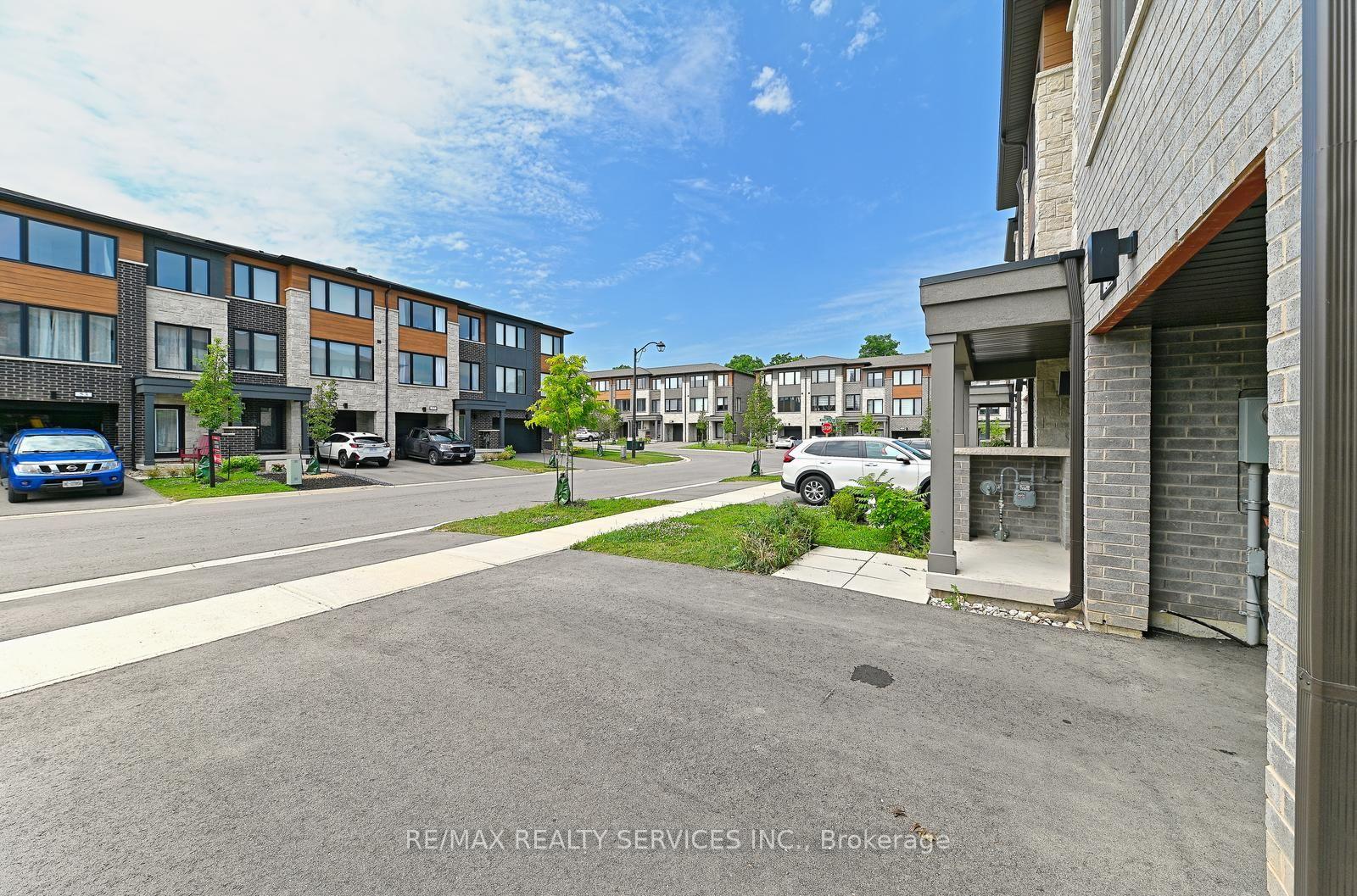 Photo 43 of 52 Humberstone Drive, Halton Hills, Georgetown — HOMEH