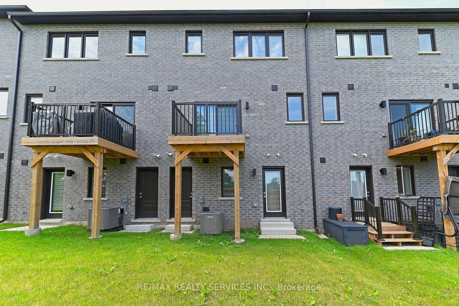 Photo 44 of 52 Humberstone Drive, Halton Hills, Georgetown — HOMEH