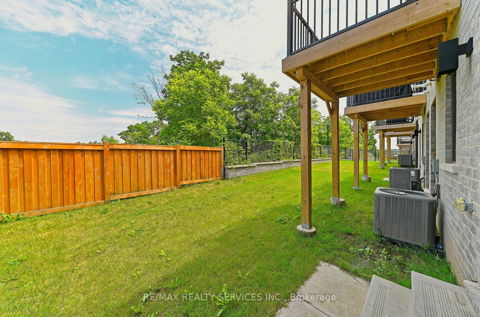 Photo 45 of 52 Humberstone Drive, Halton Hills, Georgetown — HOMEH