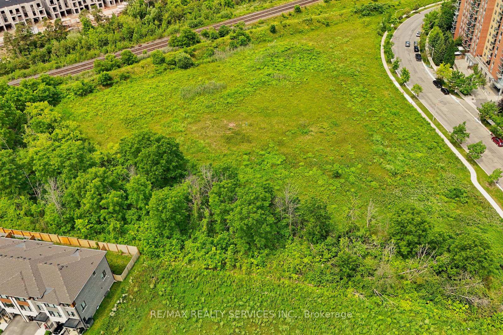 Photo 50 of 52 Humberstone Drive, Halton Hills, Georgetown — HOMEH