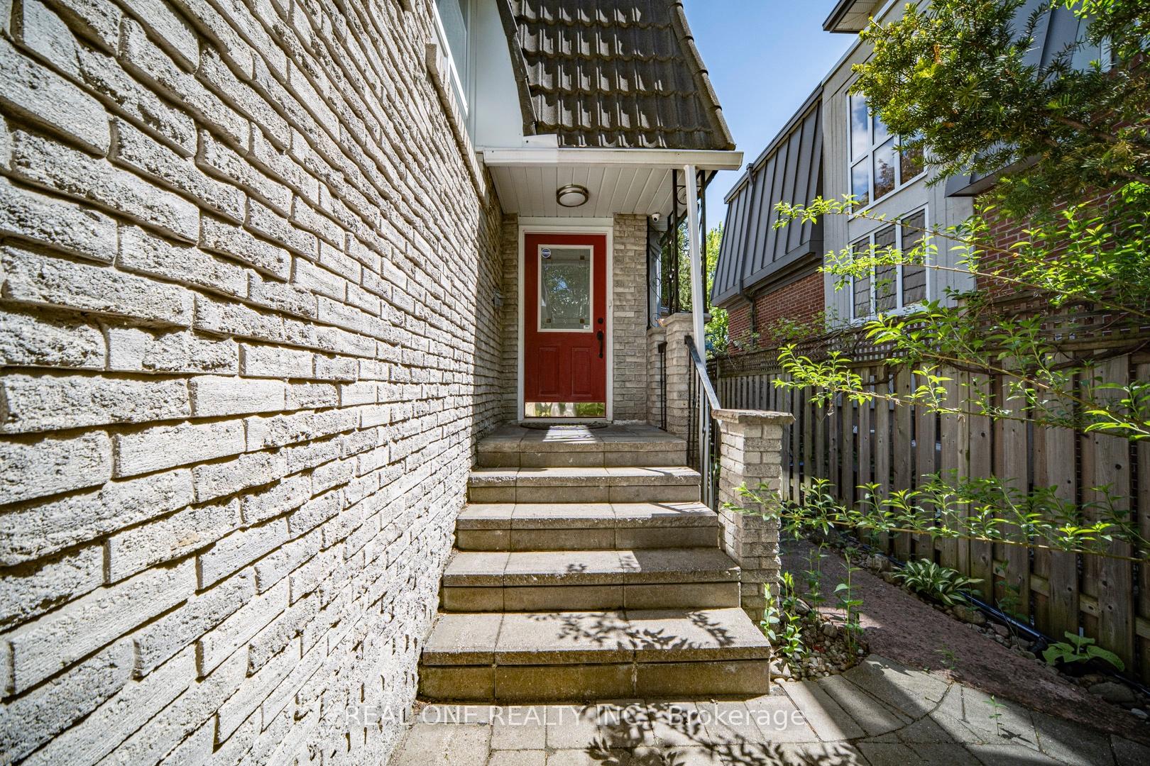 Photo 4 of 7 Hagerman Boulevard, Markham, Unionville — HOMEH